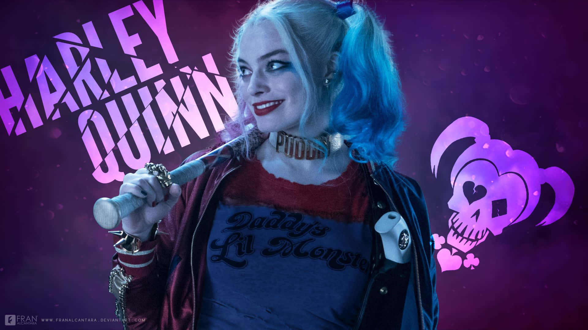 Harley Quinn Suicide Squad 桌布 壁紙 — 哈莉·奎茵在充滿活力的紫色背景前，拿著棒球棍，露出頑皮的笑容，背景上有她的名字和小丑頭骨標誌。