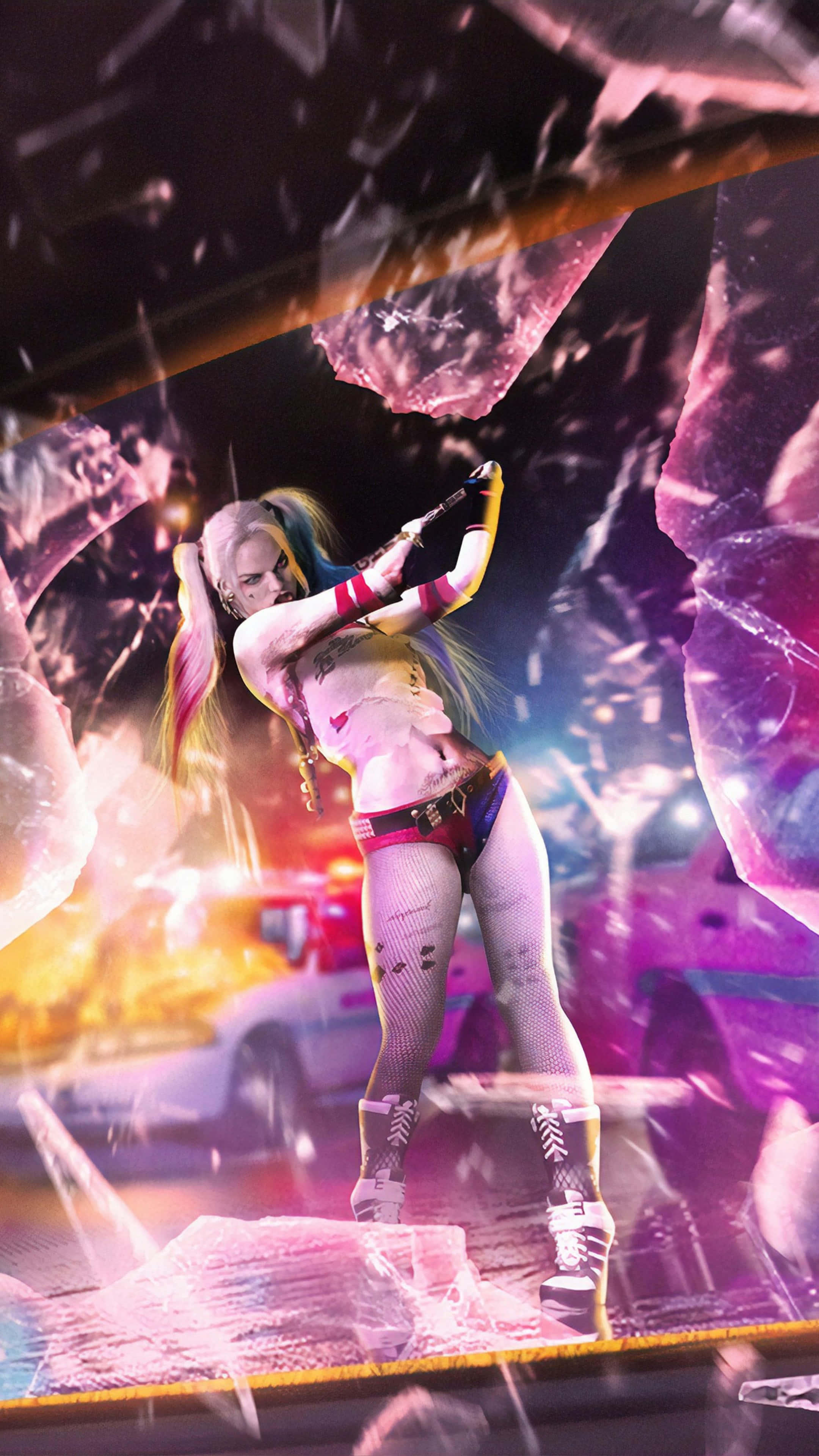 Margot Robbie Harley Quinn 桌布 壁紙 — 哈莉·奎茵在充滿活力的霓虹燈城市混亂中揮舞球棒穿過破碎的玻璃。