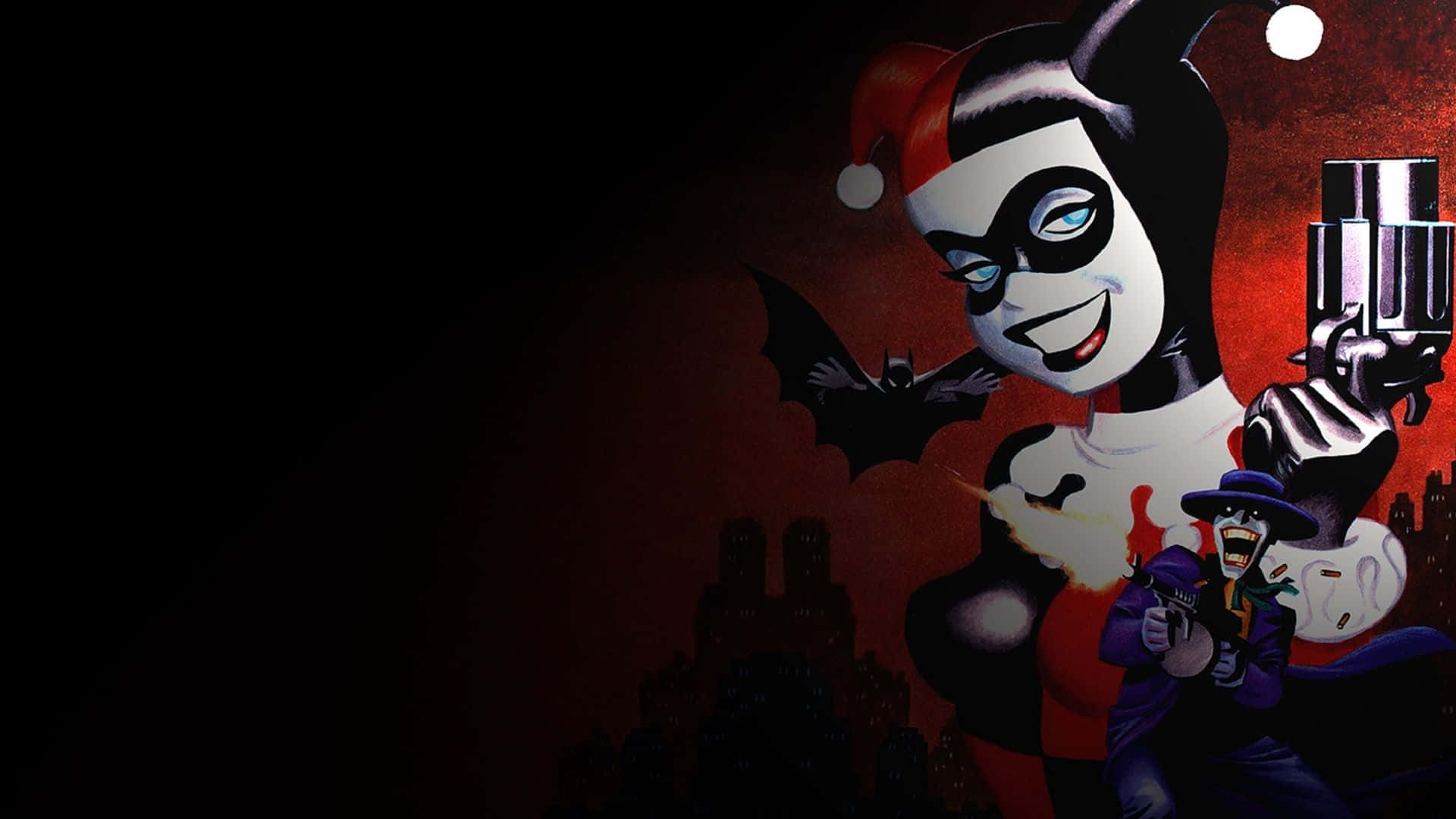 Original Harley Quinn 桌布 壁紙 — 哈莉·奎茵戴著小丑帽，手持槍枝，小丑在她旁邊大笑，背景是紅色天空下的黑暗城市天際線。