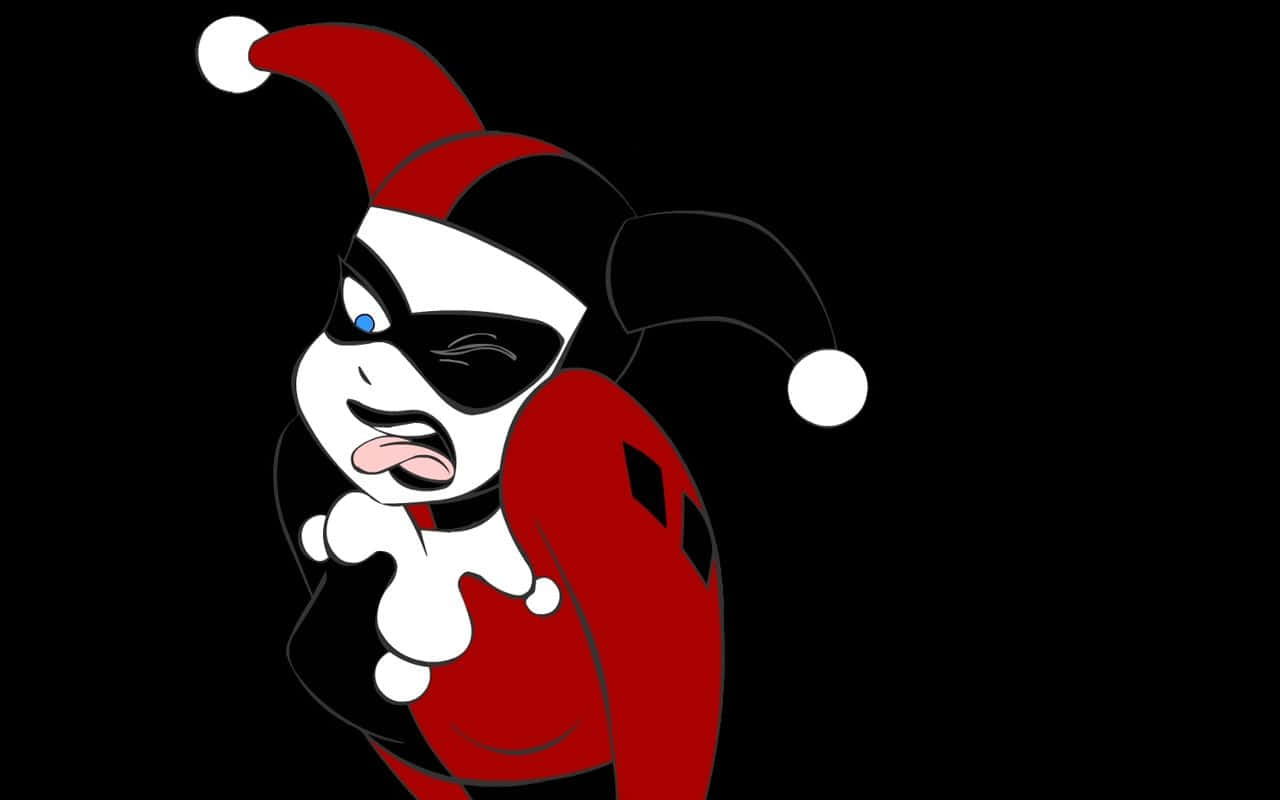Original Harley Quinn 桌布 壁紙 — 哈莉·奎茵戴著紅黑小丑帽，在純黑背景上頑皮地眨眼。