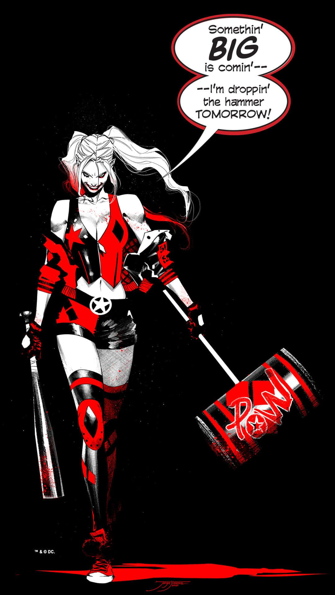 Harley Quinn Hammer 桌布 壁紙 — 哈莉·奎茵身穿標誌性的紅黑服裝，揮舞著棒球棍和超大錘子，背景是純黑色，帶有醒目的漫畫風格對話氣泡。