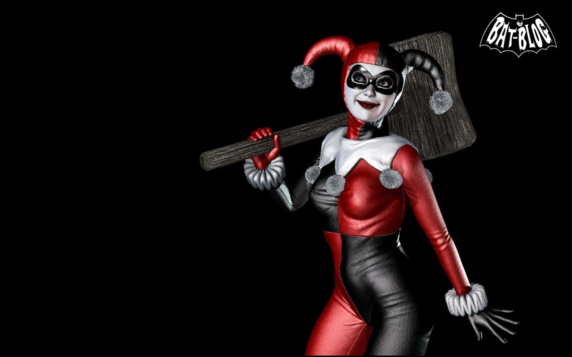 Harley Quinn Hammer 桌布 壁紙 — 哈莉·奎茵身穿紅黑小丑服，手持大木槌，背景為純黑色。