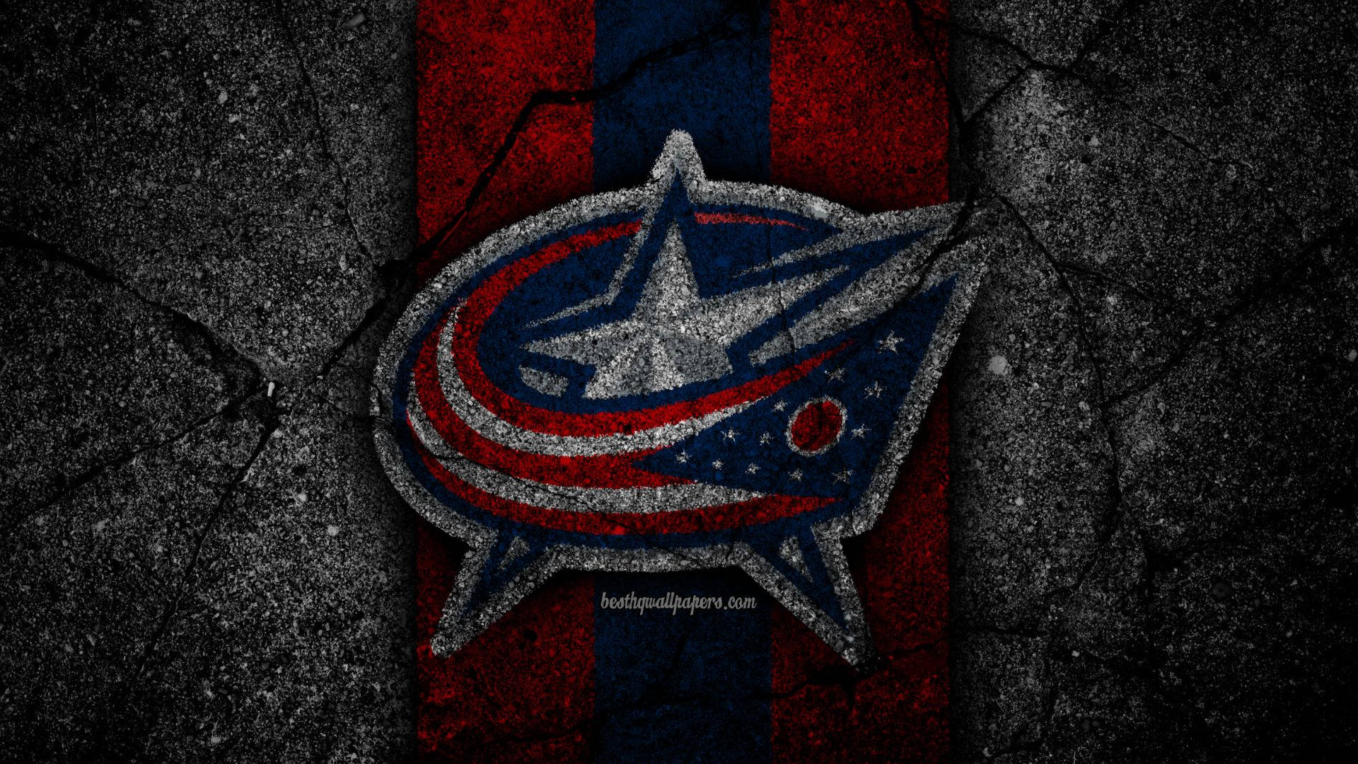 Columbus Blue Jackets 桌布 壁紙 — 哥倫布藍夾克標誌蝕刻在裂開的瀝青上，背後有紅色、藍色和灰色條紋。