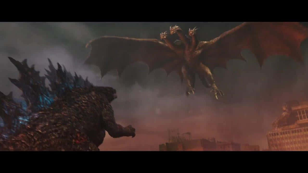 Burning Godzilla 桌布 壁紙 — 哥吉拉與王者基多拉在煙霧瀰漫的廢墟城市景觀中，在熾熱的橙色天空下交鋒。