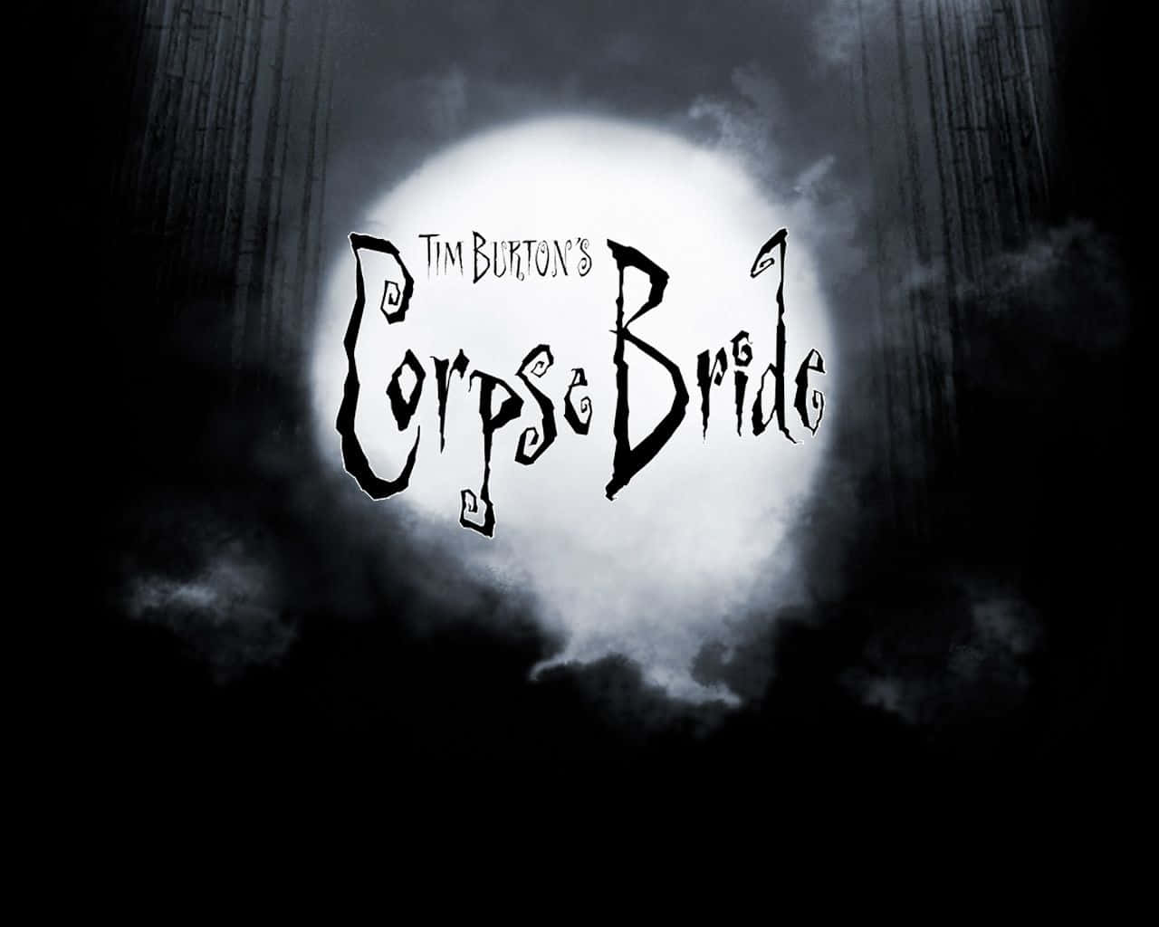 corpse bride 桌布 壁紙 — 哥德式標題「地獄新娘」以華麗黑色字體在滿月背景下發光，並由黑暗暴風雲環繞。