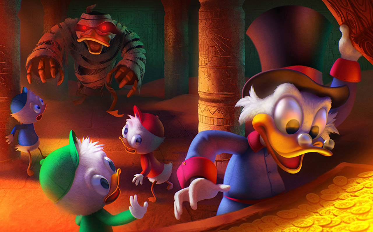 Scrooge 桌布 壁紙 — 唐老鴨和他的侄子們在一個光線昏暗、充滿金幣的古老神廟中驚恐地逃離一個威脅的木乃伊。