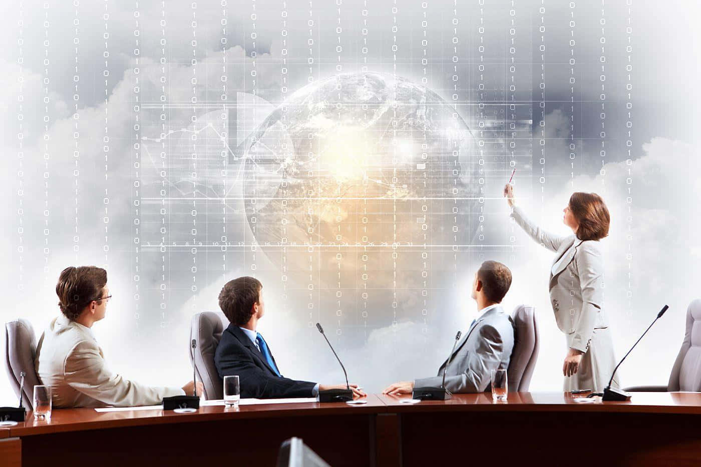 Meeting 桌布 壁紙 — 商業專業人士在現代會議室中凝視著一個發光的數位地球，上面覆蓋著二進制代碼和雲端圖像。