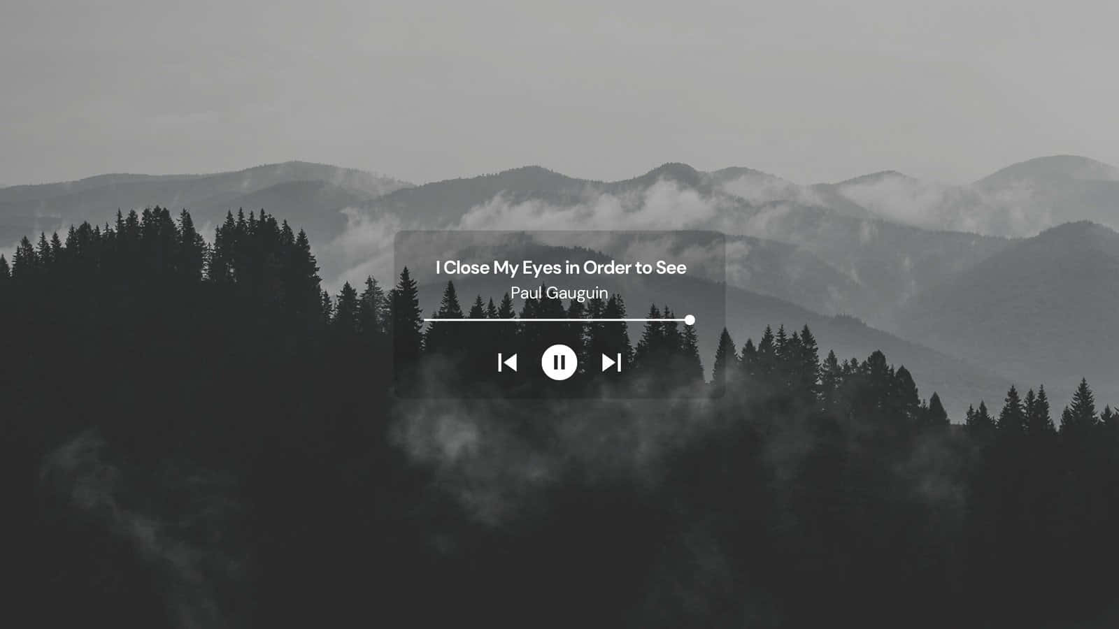 Aesthetic Gray 桌布 壁紙 — 單色調的山景，有霧氣繚繞的山峰和松樹，疊加了顯示保羅·高更歌曲的音樂播放器介面。