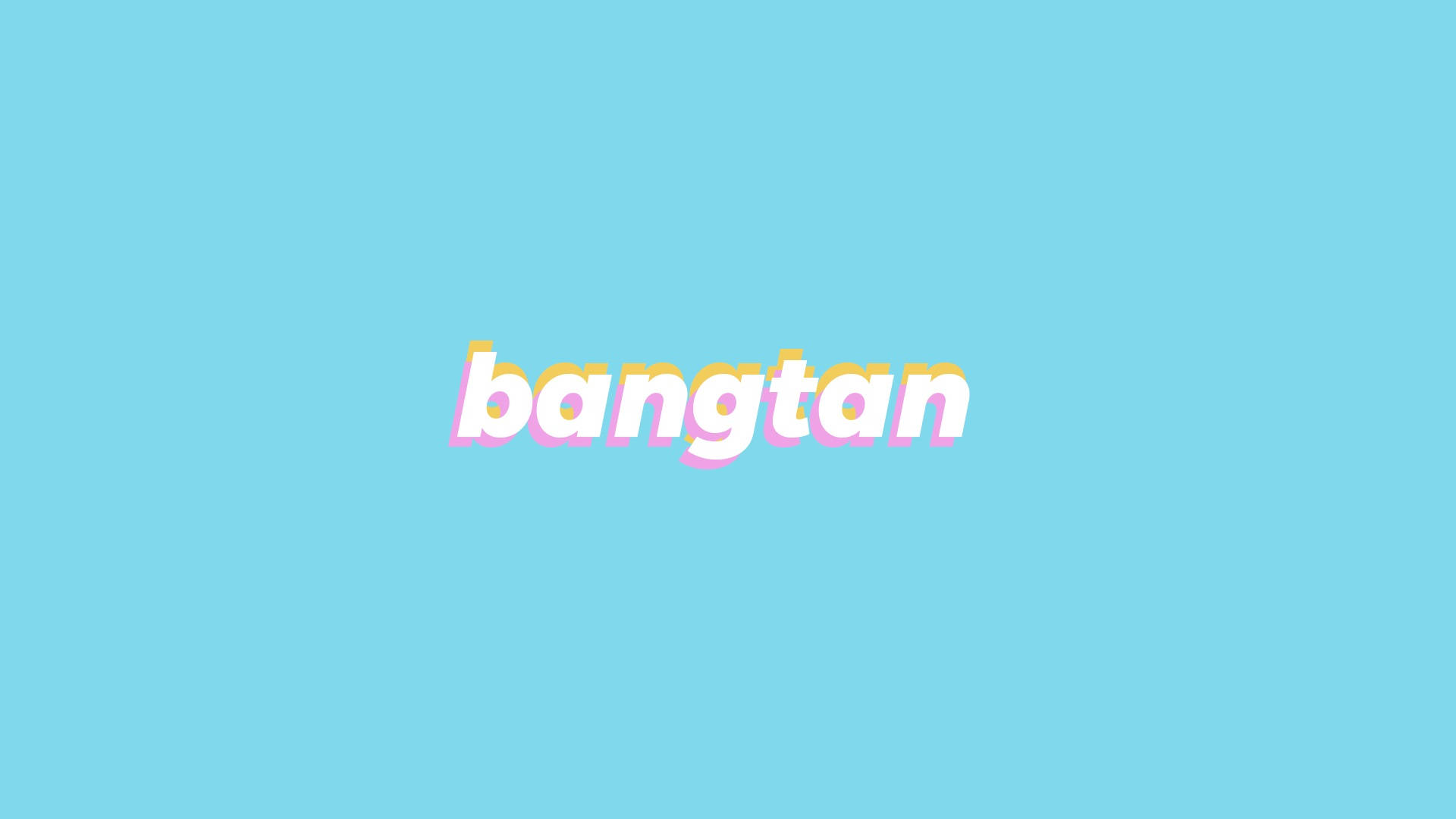 BTS 筆電 桌布 壁紙 — 單詞 bangtan 以粗體白色字母呈現，帶有黃色和粉紅色輪廓，居中於純淺藍色背景上。