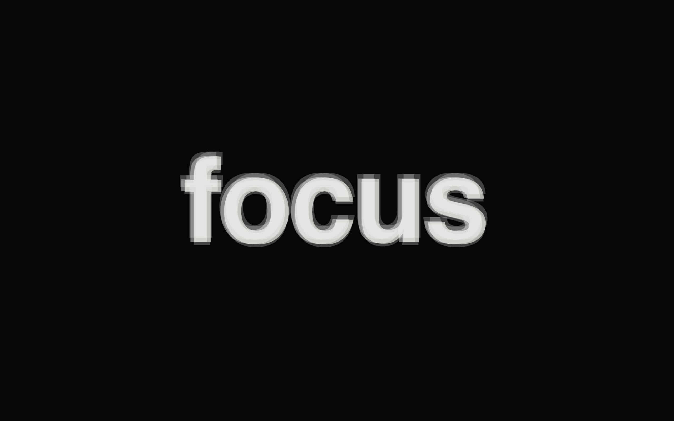 焦點 桌布 壁紙 — 單詞 focus 以粗體白色 3D 字母居中顯示在純黑色背景上。