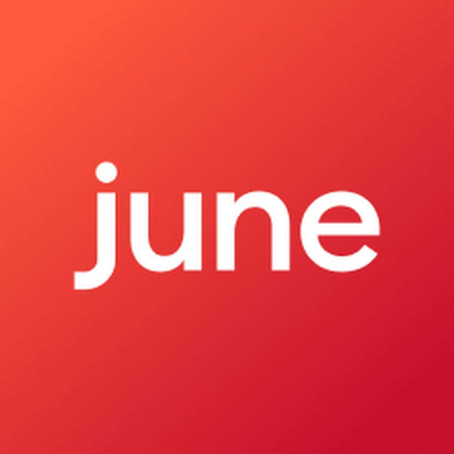 六月 桌布 壁紙 — 單詞 june 以粗體白色小寫字母居中顯示在充滿活力的紅色漸變背景上。
