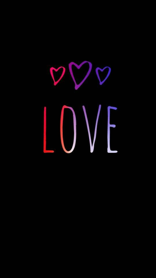 Love Phone 桌布 壁紙 — 單詞 LOVE 以發光漸變字母呈現，上方有三顆心，背景為黑色。