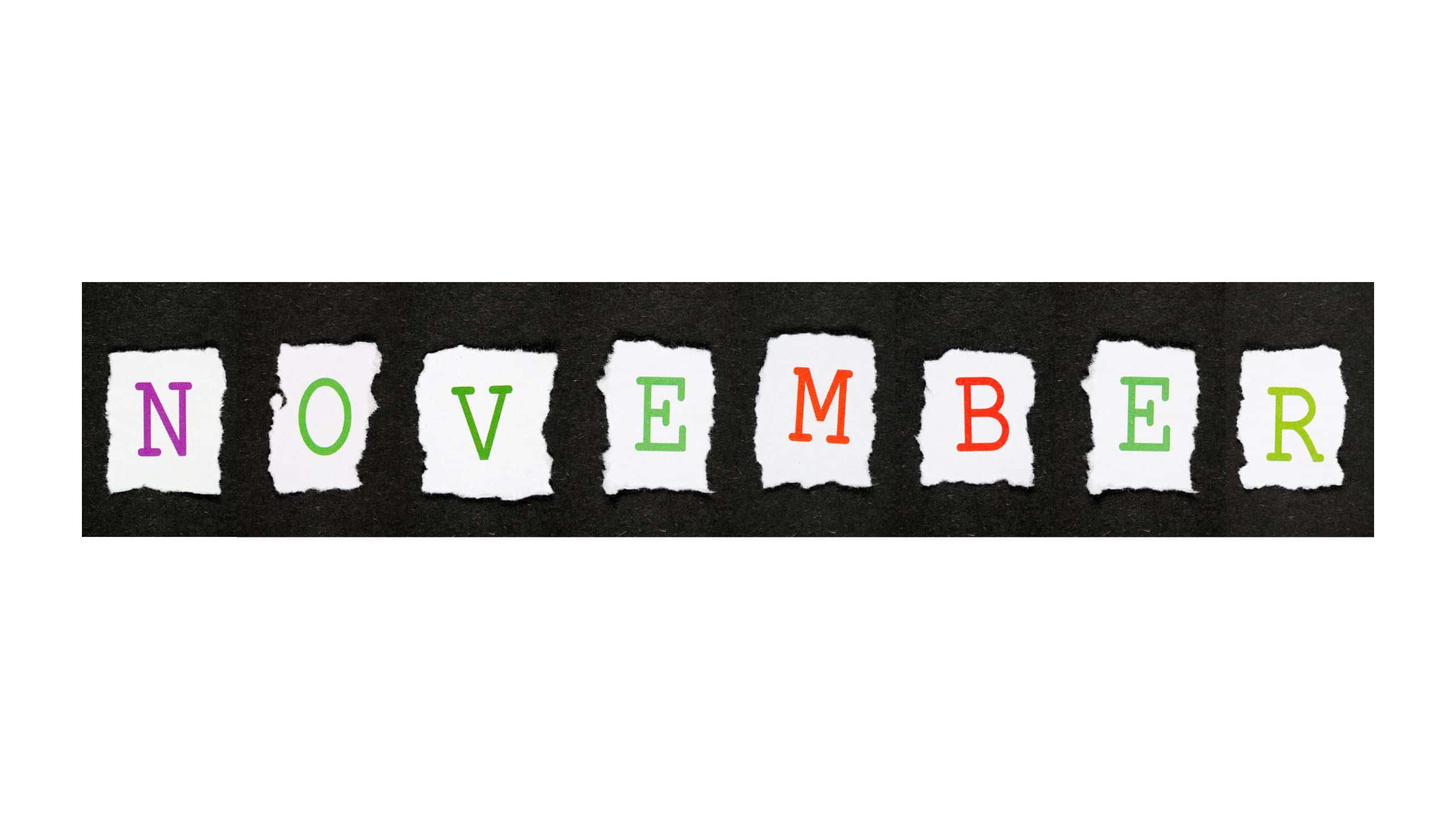 November Desktop 桌布 壁紙 — 單詞 november 用彩色撕紙字母拼寫在黑色紋理背景上。