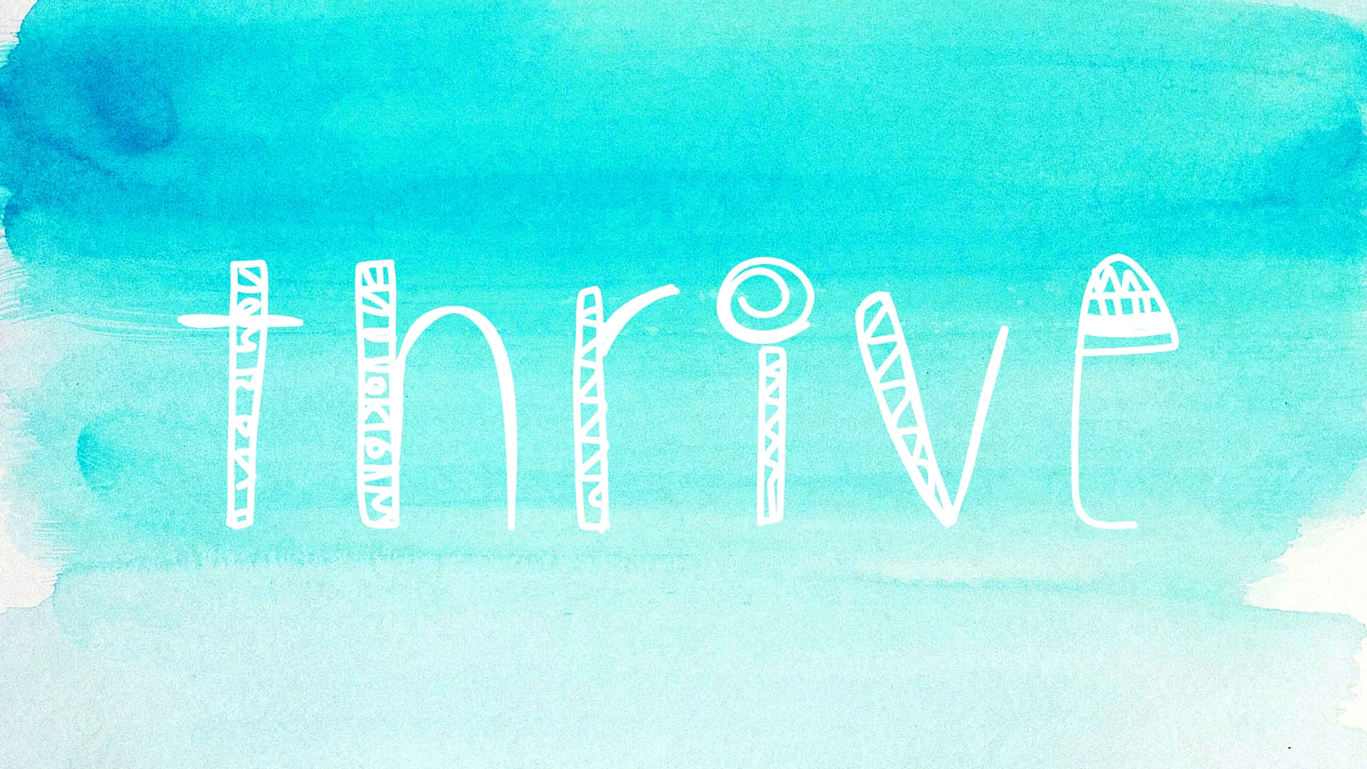 Typography 桌布 壁紙 — 單詞 thrive 以白色手繪字體書寫在柔和的藍綠色水彩背景上。