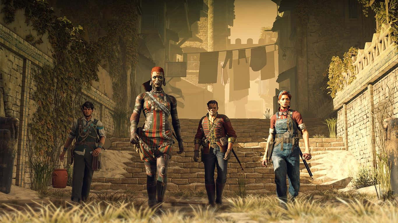 1366x768 Strange Brigade 桌布 壁紙 — 四位強壯的冒險者走過一條陽光普照、雜草叢生的古老石巷，巷內掛著洗好的衣物，牆壁破敗不堪。