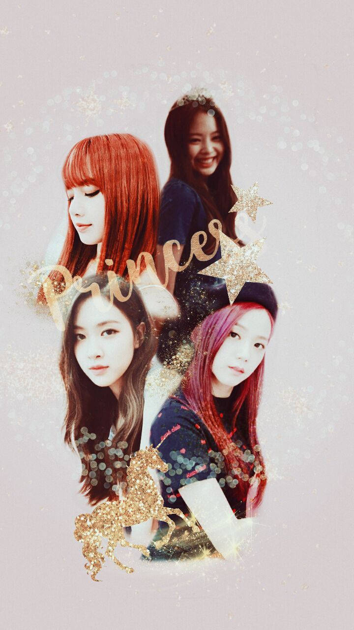 BLACKPINK 桌布 壁紙 — 四位微笑的女性，擁有充滿活力的頭髮和閃閃發光的金色星星及馬匹圖案，背景為柔和的粉紅色。