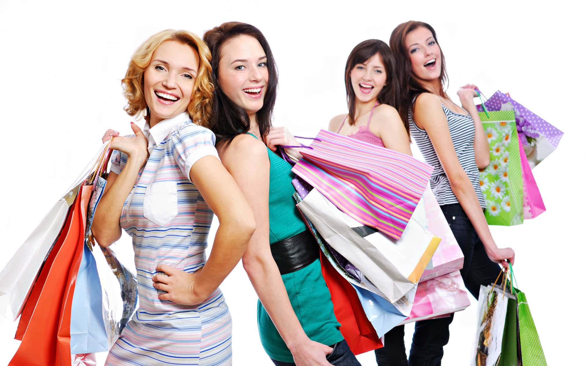 Shopping 桌布 壁紙 — 四位快樂的女性在純白背景前拿著色彩繽紛的購物袋擺姿勢，散發出興奮和消費者的喜悅。