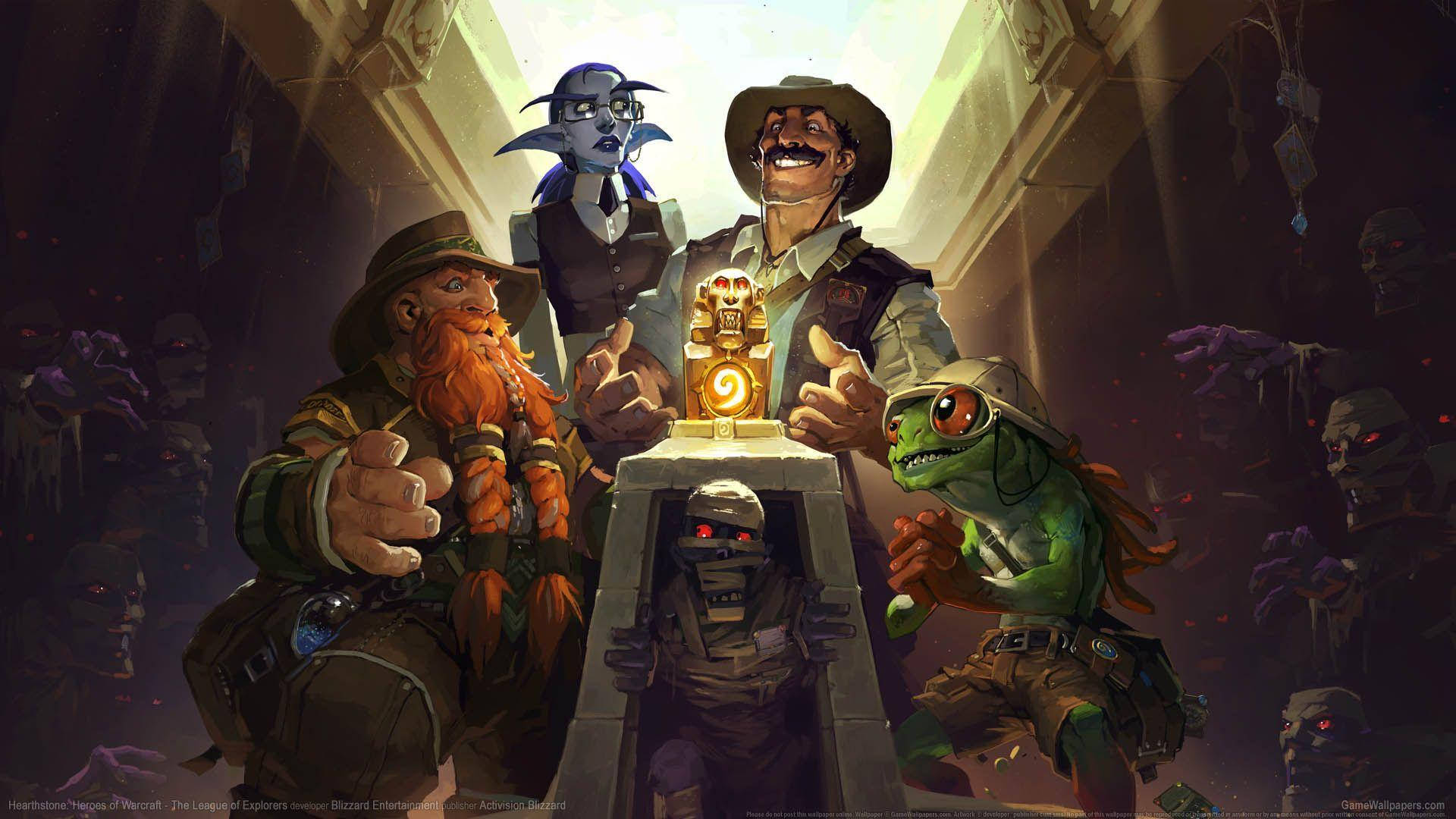 Hearthstone 桌布 壁紙 — 四位探險家裝扮的冒險者在充滿殭屍般生物的黑暗墓穴中慶祝發現發光神器。