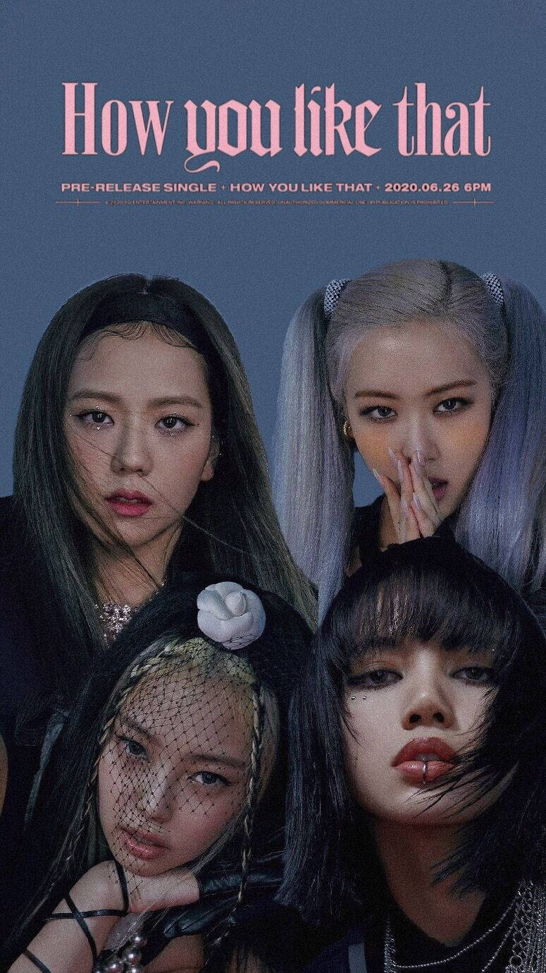 BLACKPINK 桌布 壁紙 — 四位時尚的K-pop偶像在憂鬱的藍色背景前強烈擺姿勢，粉紅色文字宣布他們的預發行單曲。