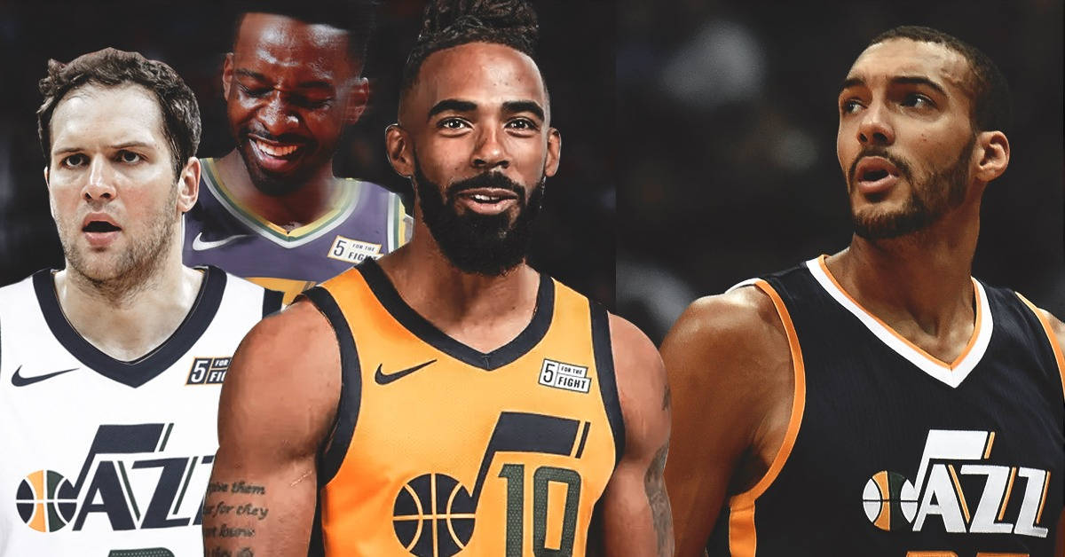 mike conley 桌布 壁紙 — 四位猶他爵士隊籃球運動員身穿球隊球衣，在深色背景下擺出強烈表情的姿勢。