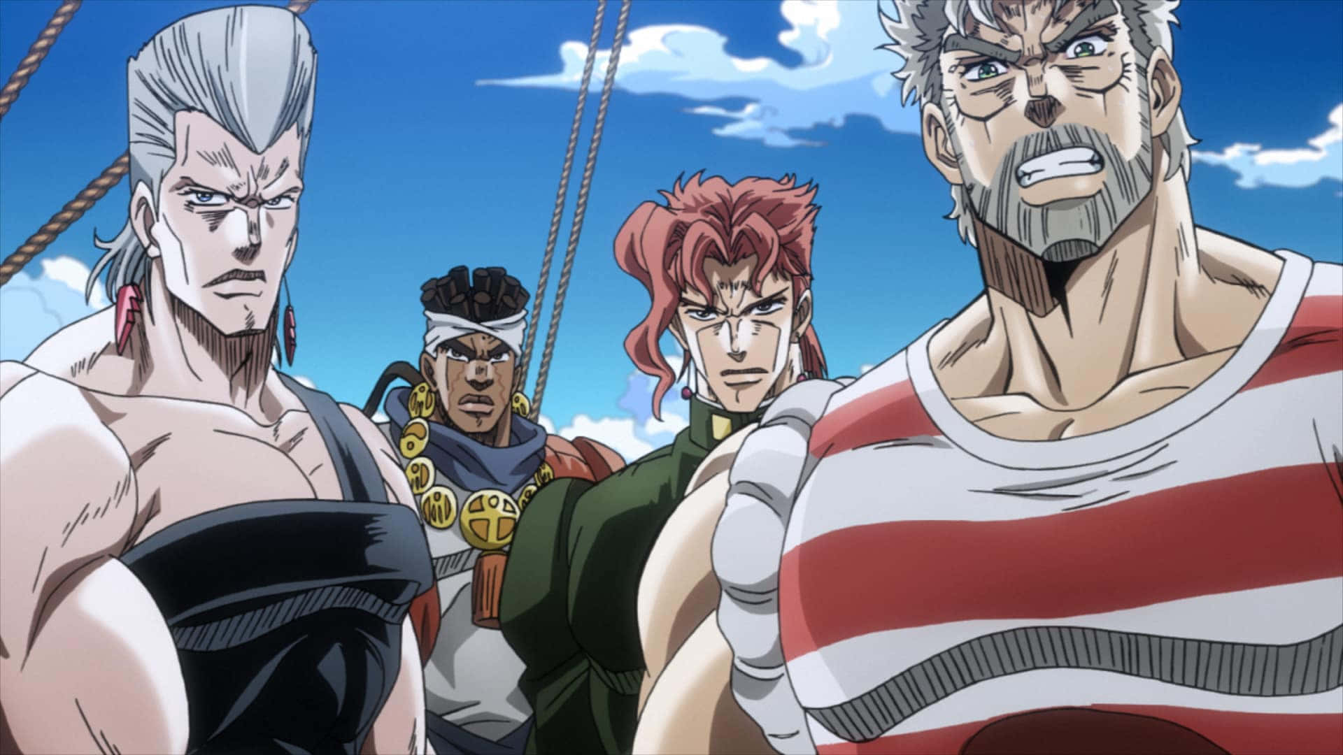 Stardust Crusaders 桌布 壁紙 — 四位肌肉發達的動漫戰士表情強烈，站在一艘船上，背景是晴朗的藍天和蓬鬆的白雲。