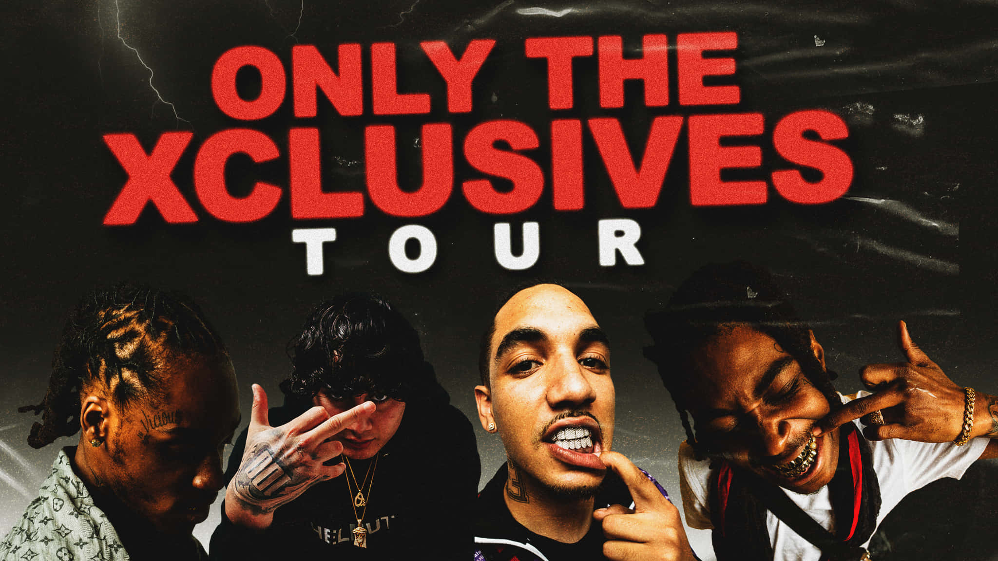 Shoreline Mafia 桌布 壁紙 — 四位說唱歌手在深色背景前自信地擺姿勢，帶有粗體紅色巡演文字和閃電效果。