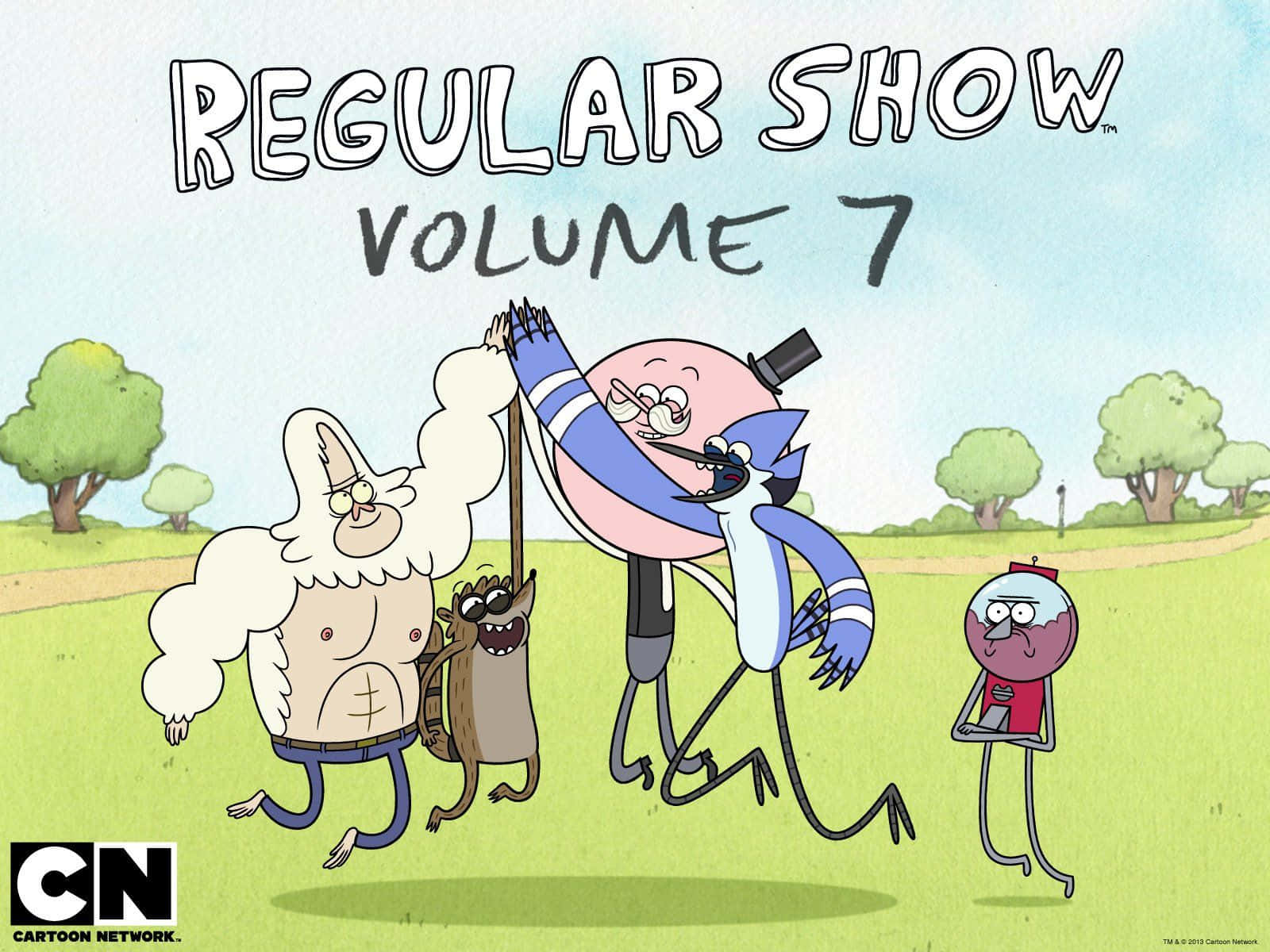 天兵公園 桌布 壁紙 — 四個來自《Regular Show》的卡通角色在晴朗天空下，於戶外樹木和草地上愉快地擺姿勢。