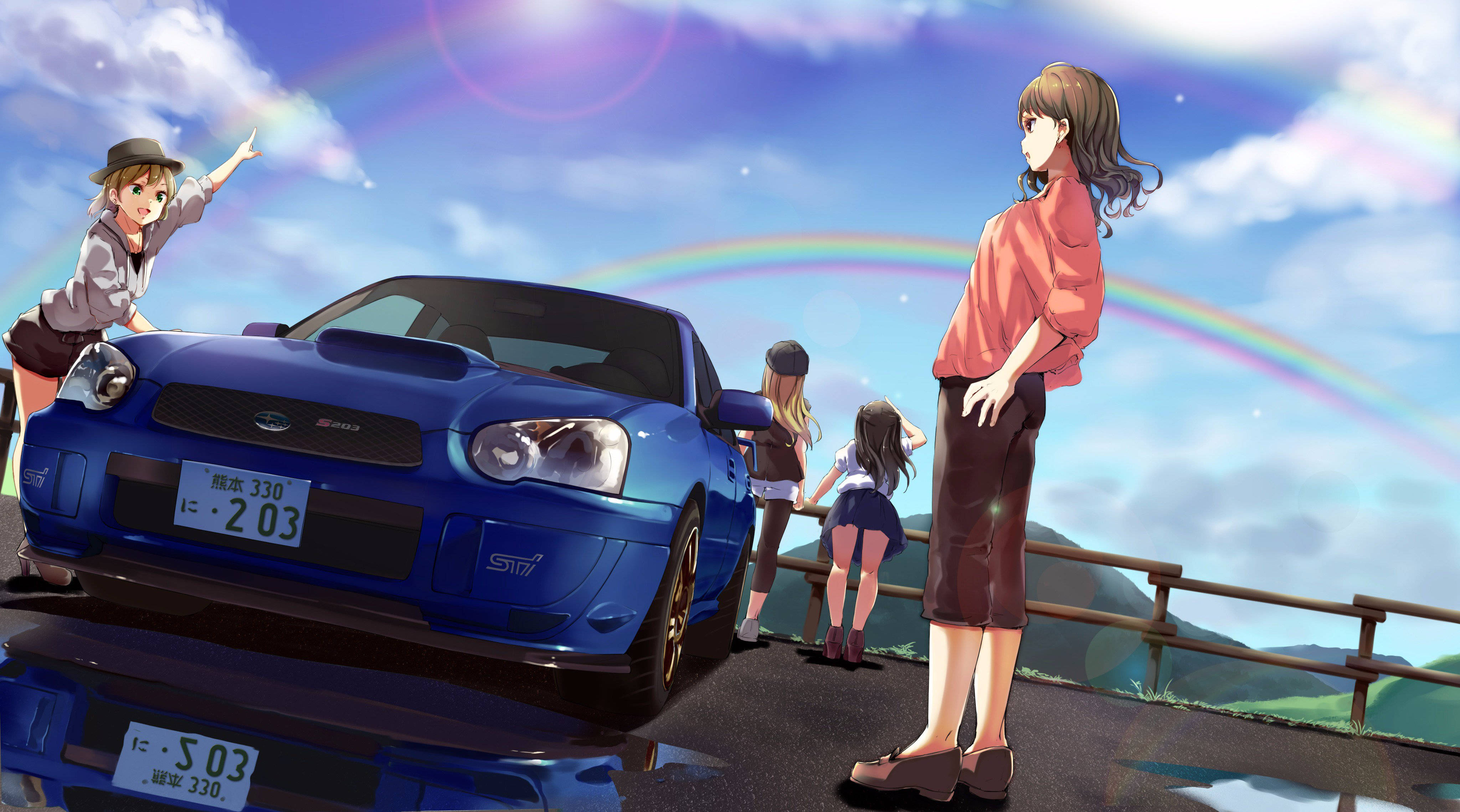 動漫車 桌布 壁紙 — 四個動漫女孩在路邊欣賞一輛藍色 Subaru STI，背景是鮮豔的彩虹和蓬鬆的雲朵。