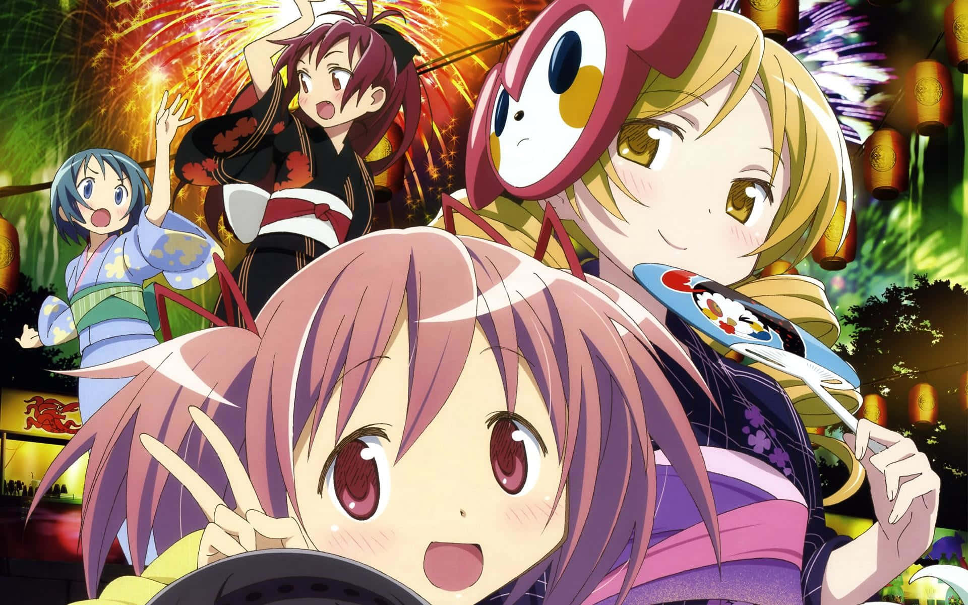 Madoka Magica 桌布 壁紙 — 四個動漫女孩穿著和服，在充滿活力的煙火和發光的燈籠下慶祝節日夜晚的節日。