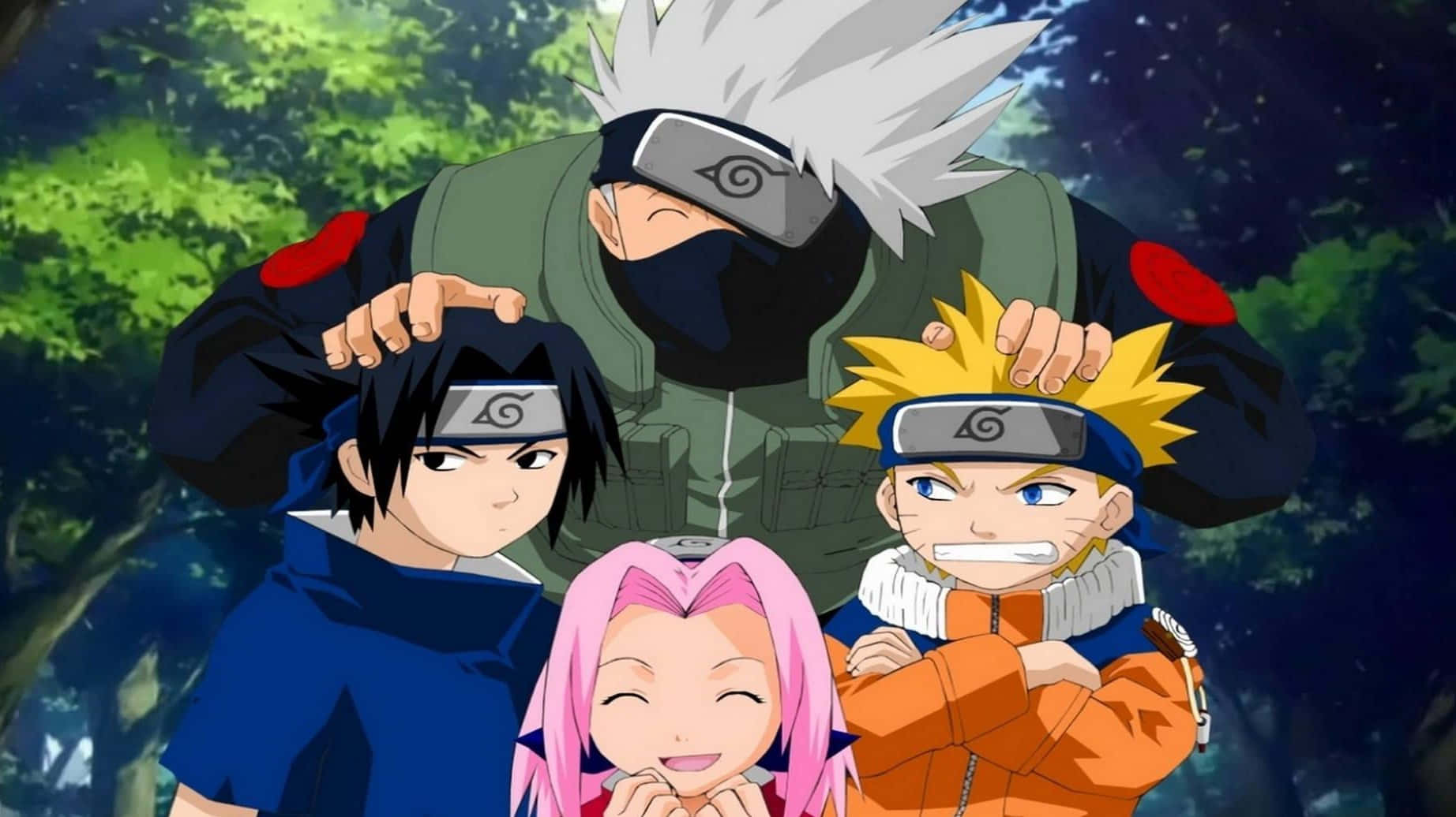 Naruto Group 桌布 壁紙 — 四個動漫角色在夜晚的森林中站在一起，眼睛發光，表情堅定。