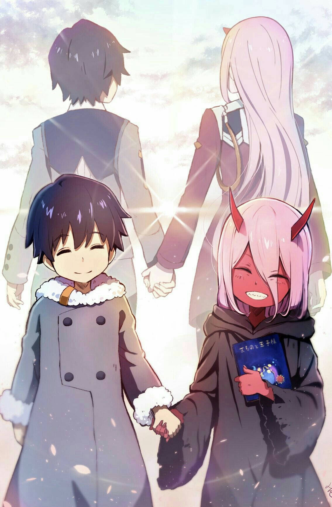 DARLING in the FRANXX 桌布 壁紙 — 四個動漫角色在明亮發光的天空下牽手，花瓣飄落。