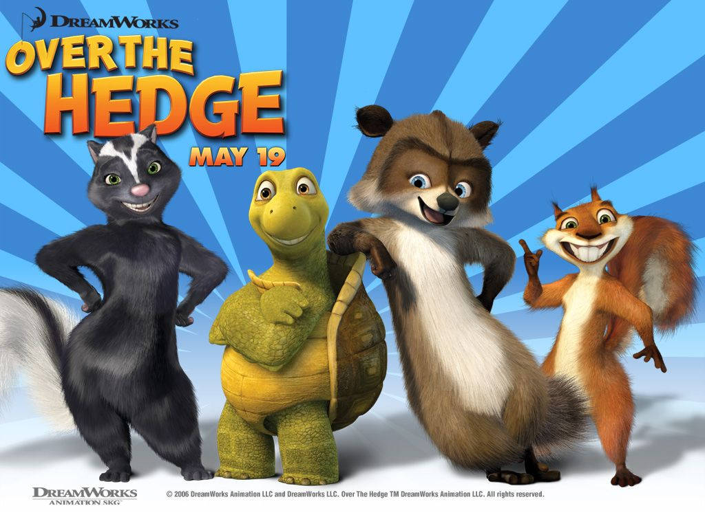 Over The Hedge 桌布 壁紙 — 四個動畫動物朋友在明亮的藍色太陽光背景下開心地咧嘴笑。