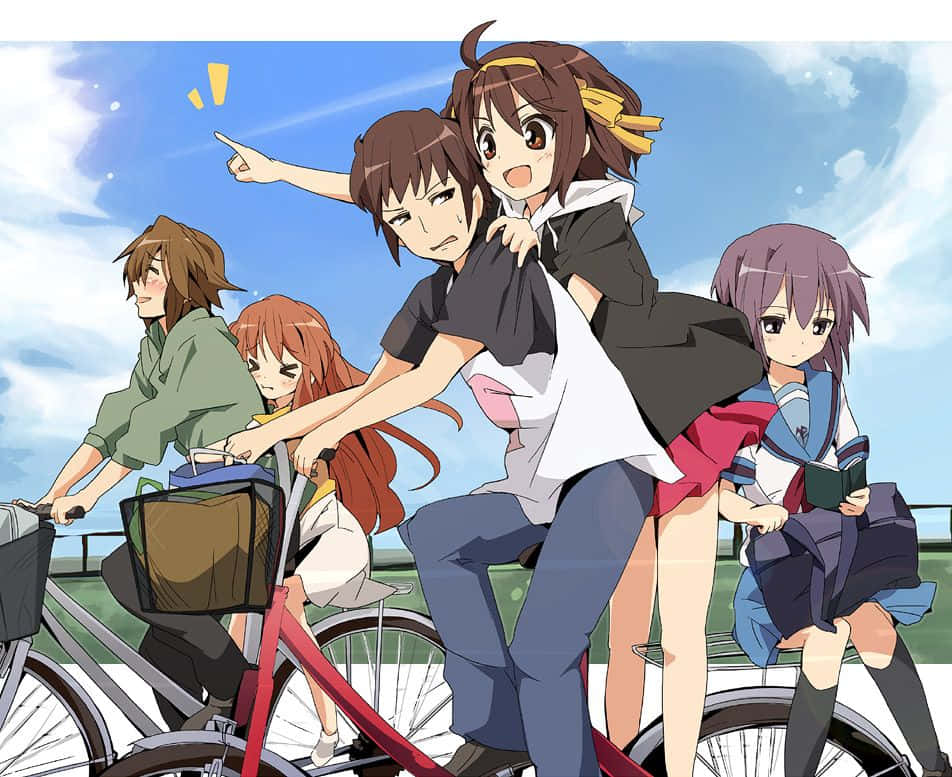 Kyon 桌布 壁紙 — 四個動畫女孩在明亮的藍天白雲下騎自行車，其中一個興奮地指向前方。