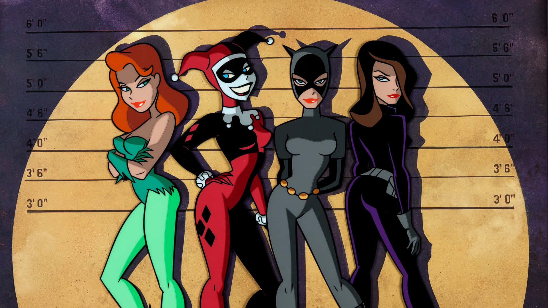 Catwoman 桌布 壁紙 — 四個動畫女性反派在帶有身高標記的警察列隊照片中自信地擺姿勢。