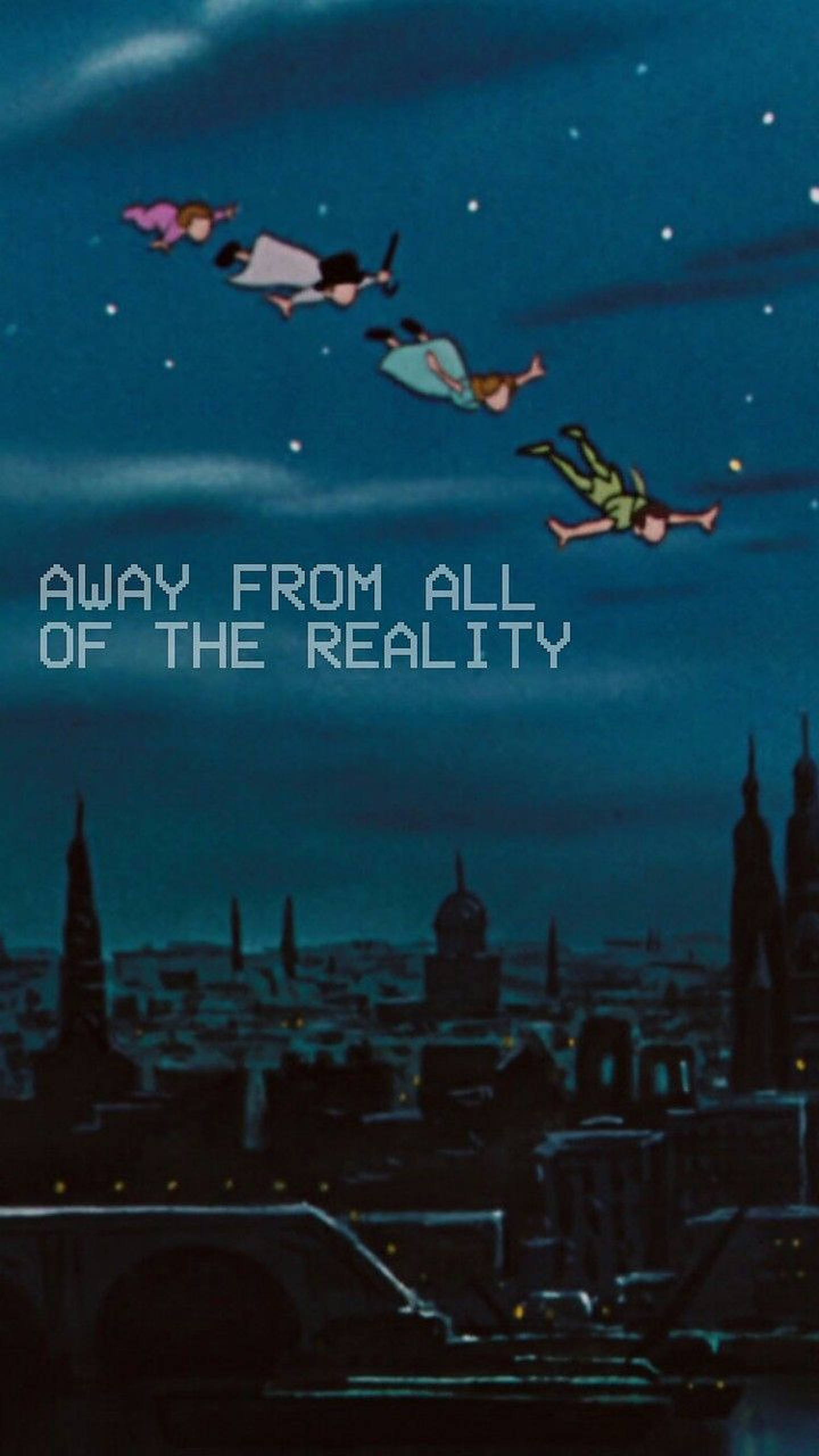 Peter Pan 桌布 壁紙 — 四個卡通人物在繁星點點的夜空中飛過，下方是燈火輝煌的黑暗城市景觀。