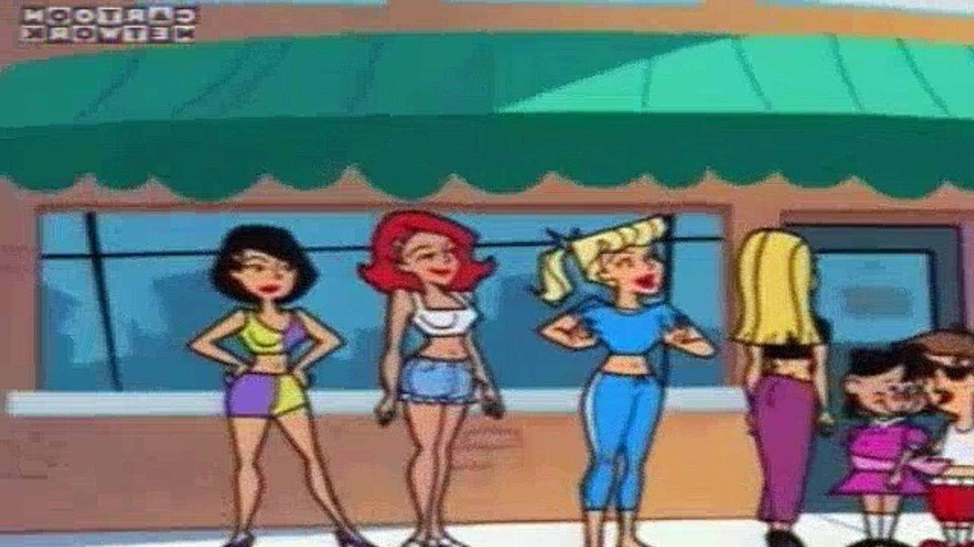 Johnny Bravo 桌布 壁紙 — 四個卡通女性穿著色彩繽紛的服裝站在有綠色遮陽篷的商店外，兩個孩子在旁觀看。