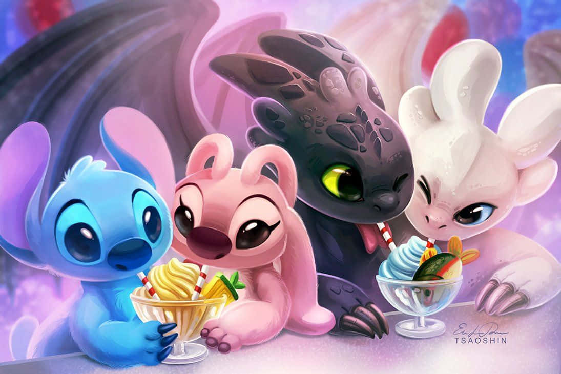 Toothless And Stitch 桌布 壁紙 — 四個可愛的動畫角色在柔和的紫色天空下享用色彩繽紛的冰淇淋聖代。