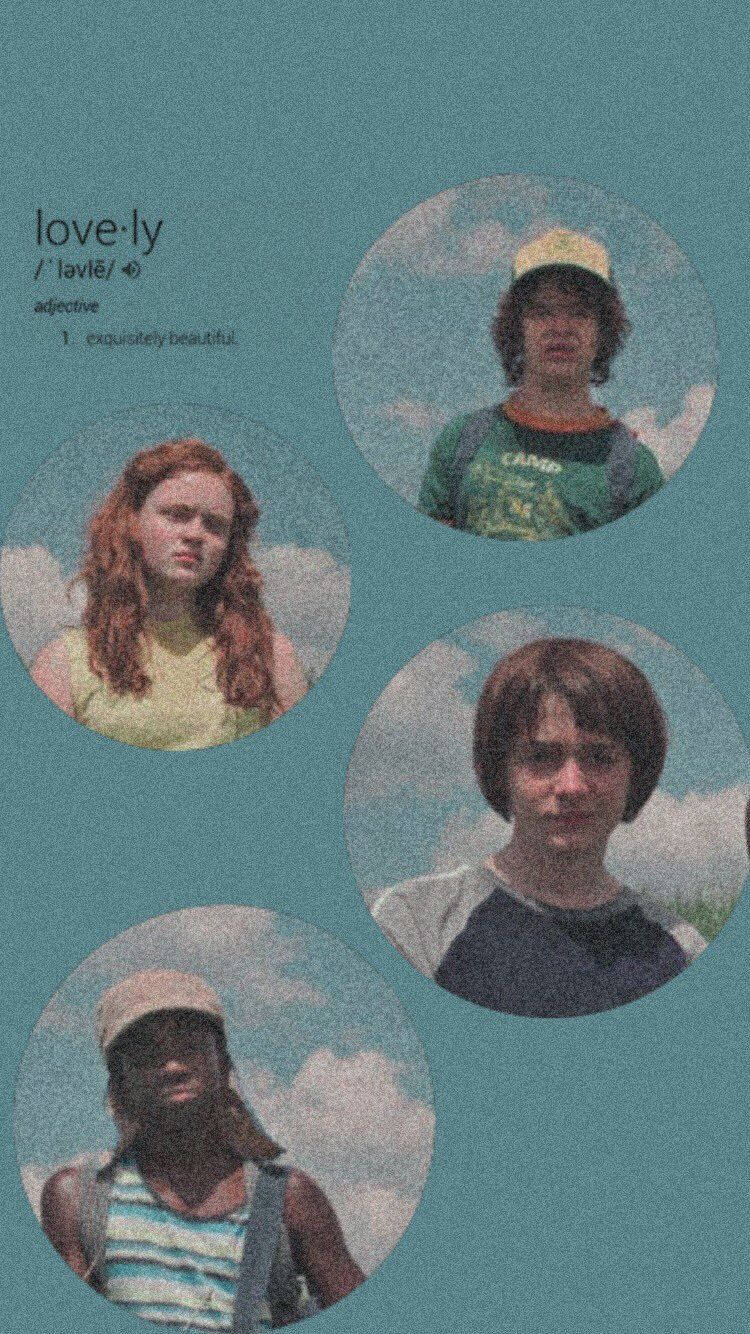 Stranger Things Aesthetic 桌布 壁紙 — 四個圓形肖像，展示不同年輕人，背景為藍綠色天空，角落有「lovely」的字典定義。