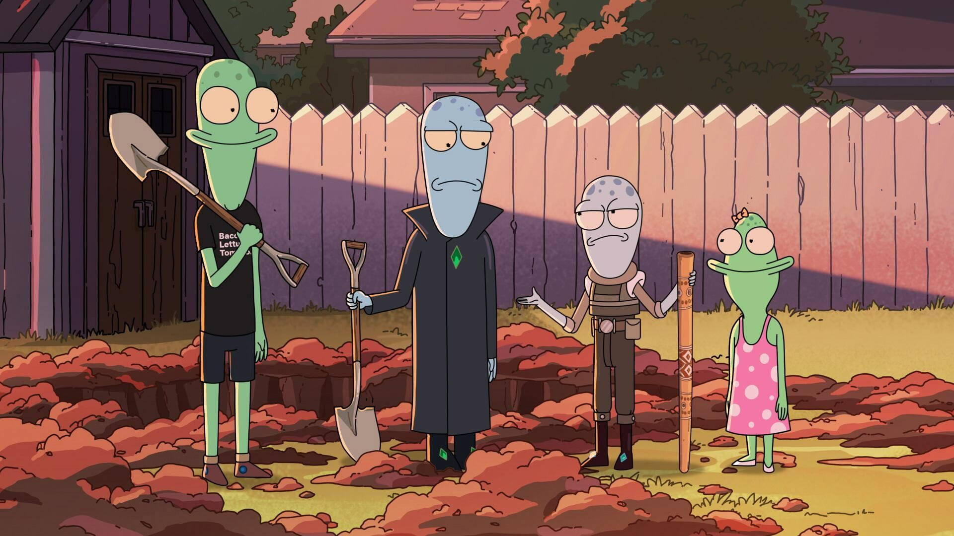 Animated 桌布 壁紙 — 四個外星角色在溫暖的日落餘暉下，手持鏟子站在後院的紅土中。