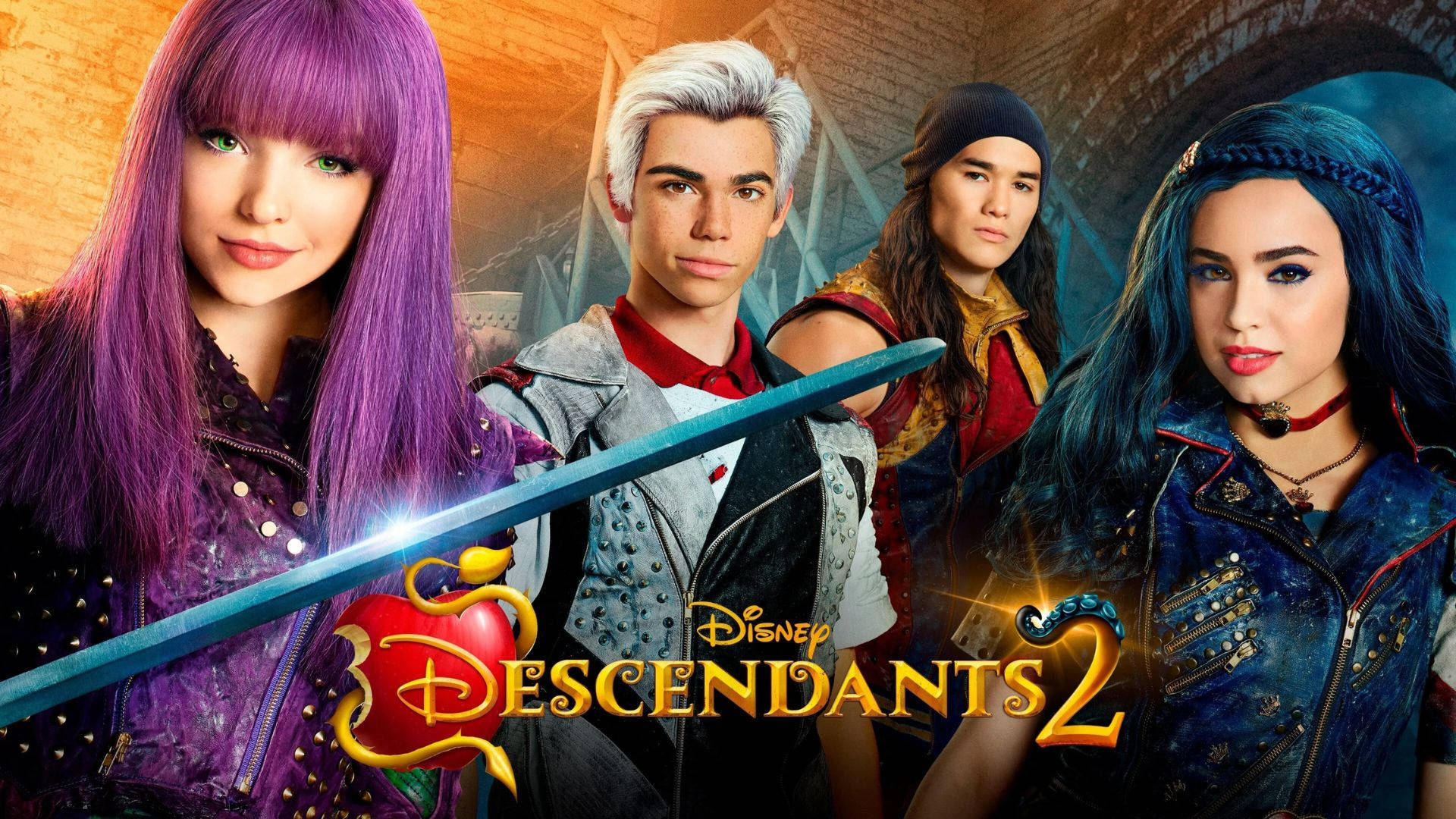 Descendants 桌布 壁紙 — 四個年輕角色，擁有充滿活力的紫色、藍色和銀色頭髮，以城堡為背景，手持發光劍和迪士尼《星光繼承者2》標誌，英勇地站立著。