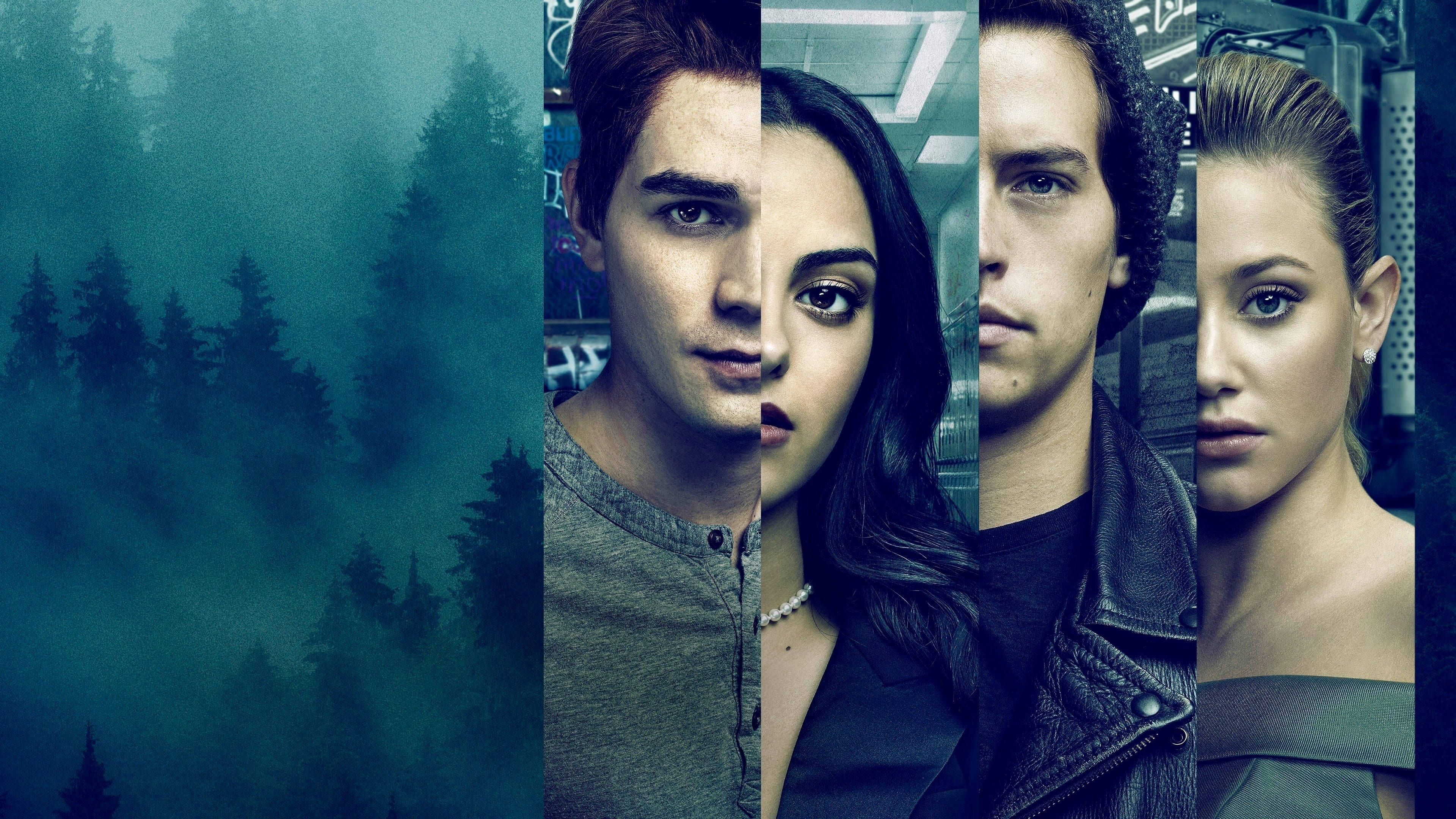 Riverdale 桌布 壁紙 — 四個強烈面孔垂直分割，背景是霧氣森林和工業元素。