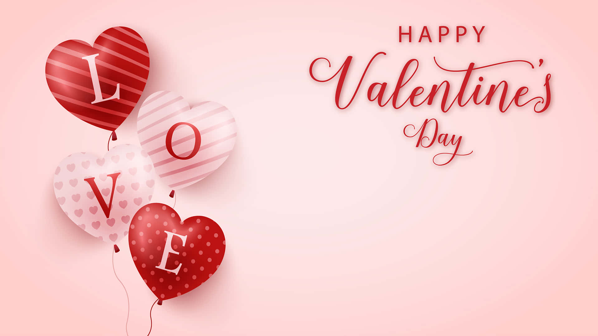 Happy Valentines Day 桌布 壁紙 — 四個心形氣球拼出 LOVE，漂浮在優雅草書文字旁邊，文字寫著 Happy Valentine's Day，背景是柔和的粉紅色漸層。