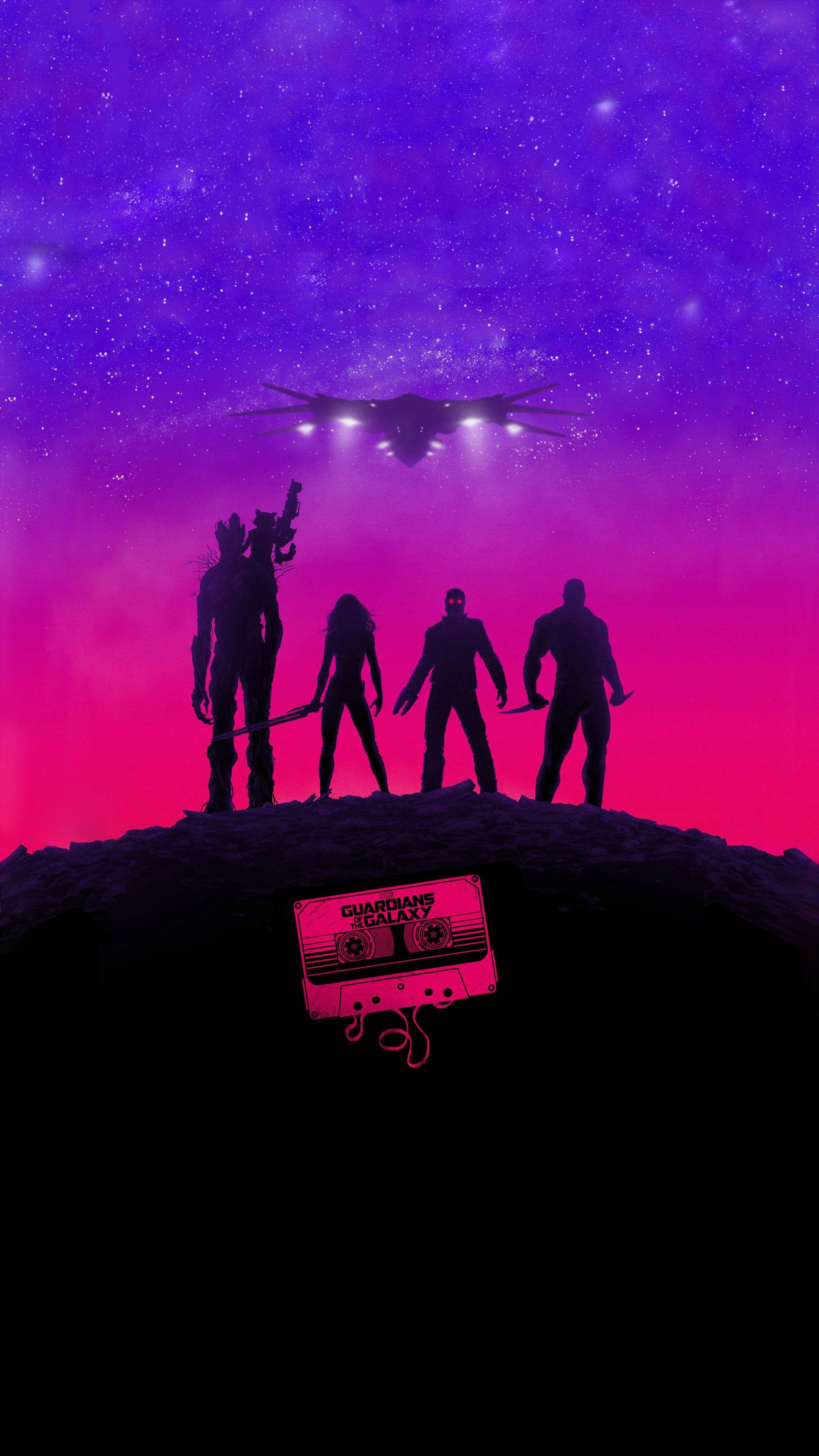 4K Guardians Of The Galaxy 桌布 壁紙 — 四個星際異攻隊的剪影站在岩石頂峰上，下方是充滿活力的紫色和粉紅色星空，一艘太空船在上方盤旋。