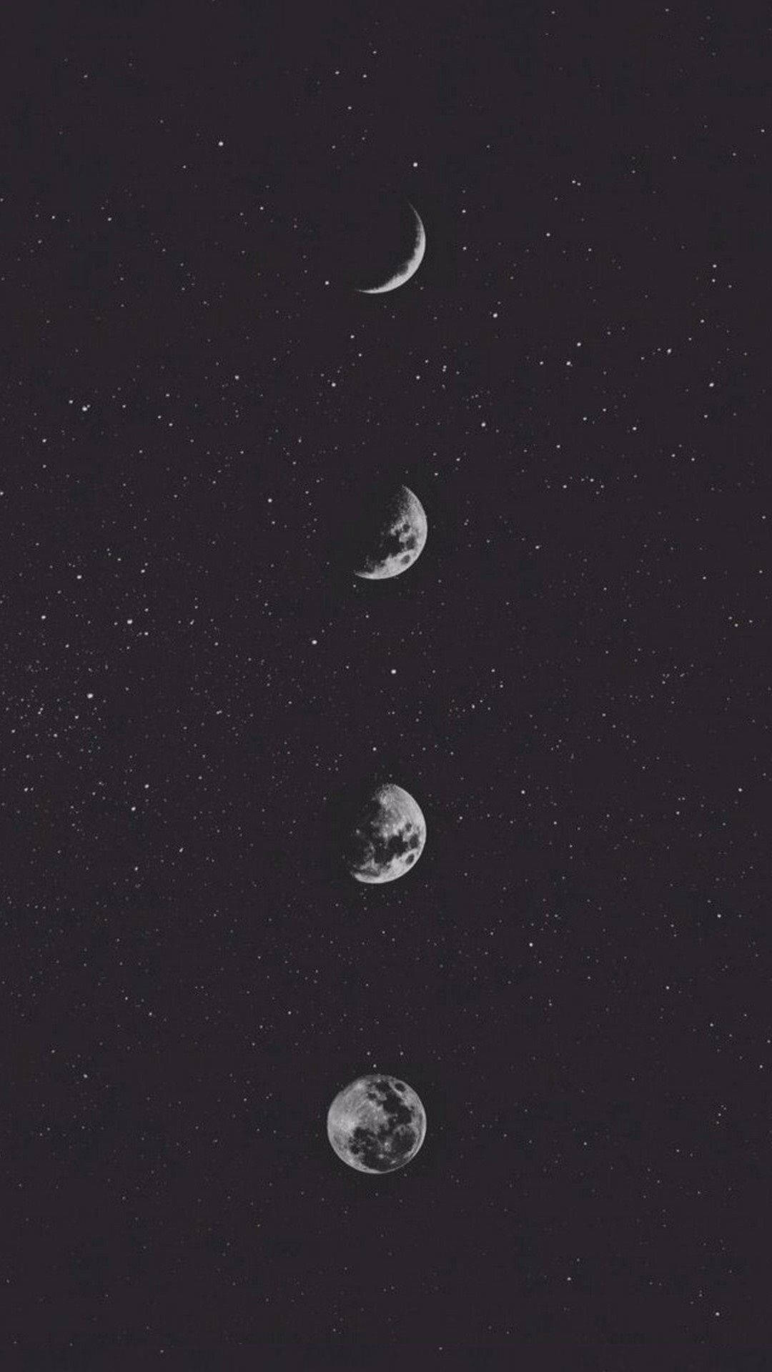Screen 桌布 壁紙 — 四個月亮相位垂直排列，背景是繁星夜空，單色調。