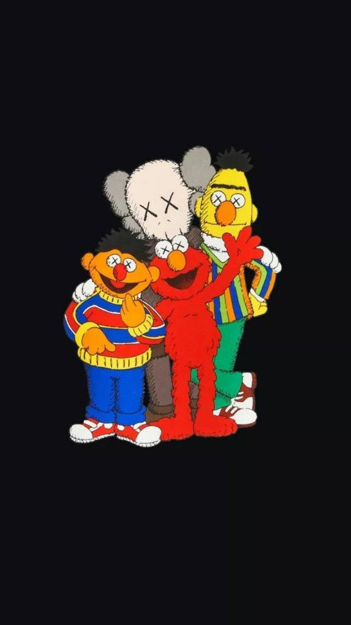 Uniqlo 桌布 壁紙 — 四個標誌性卡通角色，包括 Elmo 和 Bert，在純黑色背景前愉快地擺姿勢。