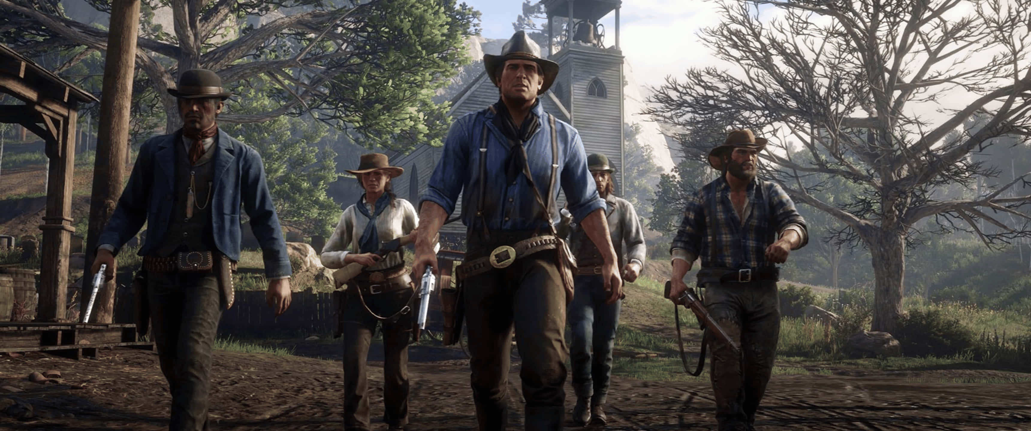 Town 桌布 壁紙 — 四個武裝牛仔穿著塵土飛揚的西部服裝，沿著一條泥路經過教堂和木結構，有目的地行走。