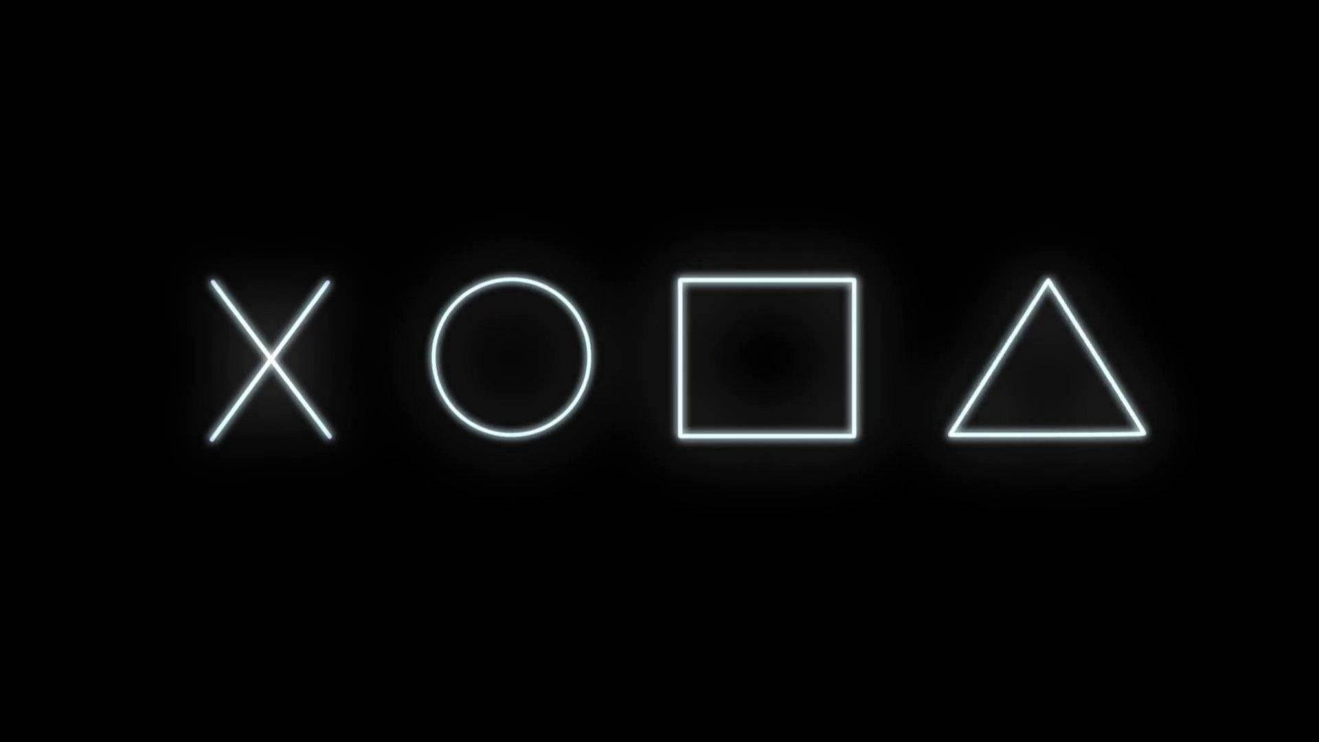 PlayStation 桌布 壁紙 — 四個發光的白色幾何形狀（十字、圓形、正方形和三角形）漂浮在純黑色背景上。