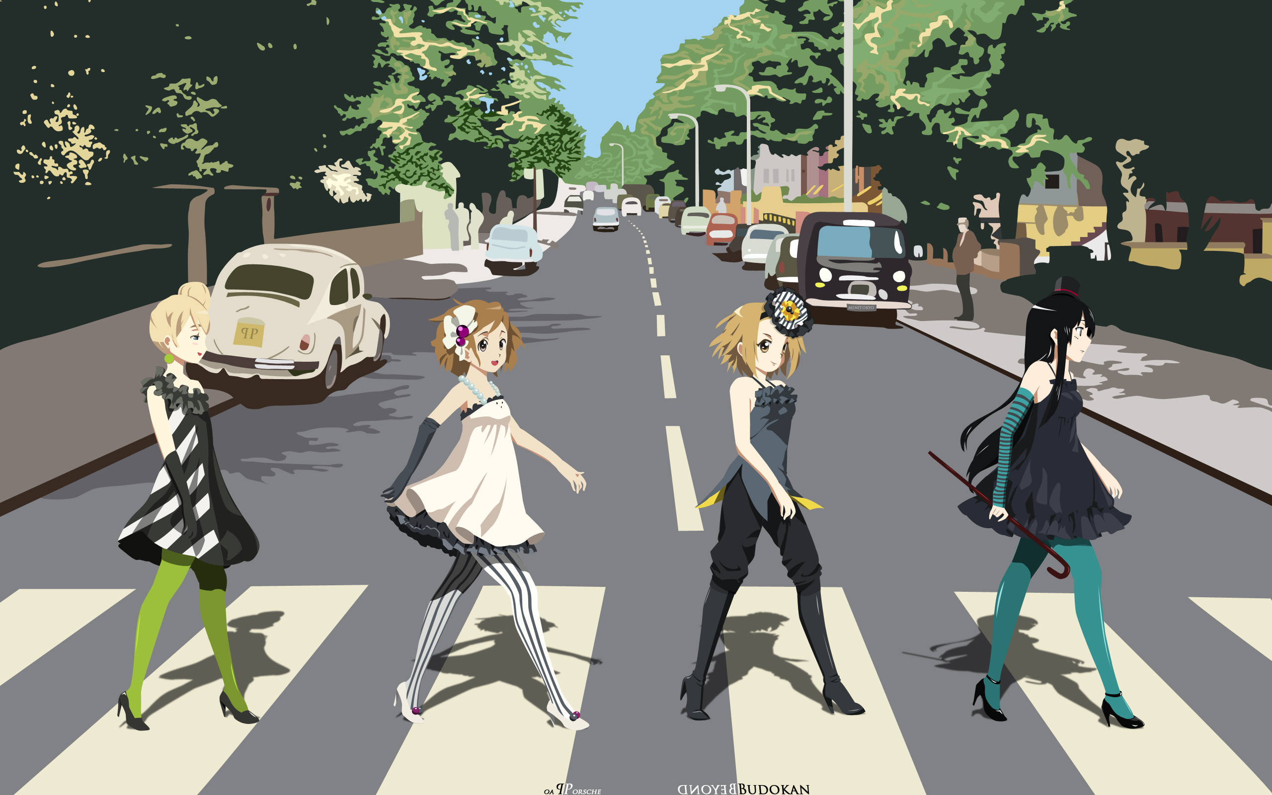 K-on 桌布 壁紙 — 四個穿著時尚服裝的動漫女孩在綠樹成蔭的街道上穿越斑馬線，路邊停著復古汽車。