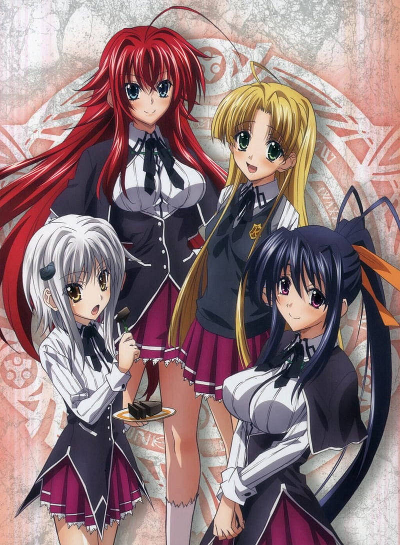 High School Dxd 桌布 壁紙 — 四個穿著校服的動漫女孩在帶有紋理、裝飾性的紅、金、灰色背景前擺姿勢。
