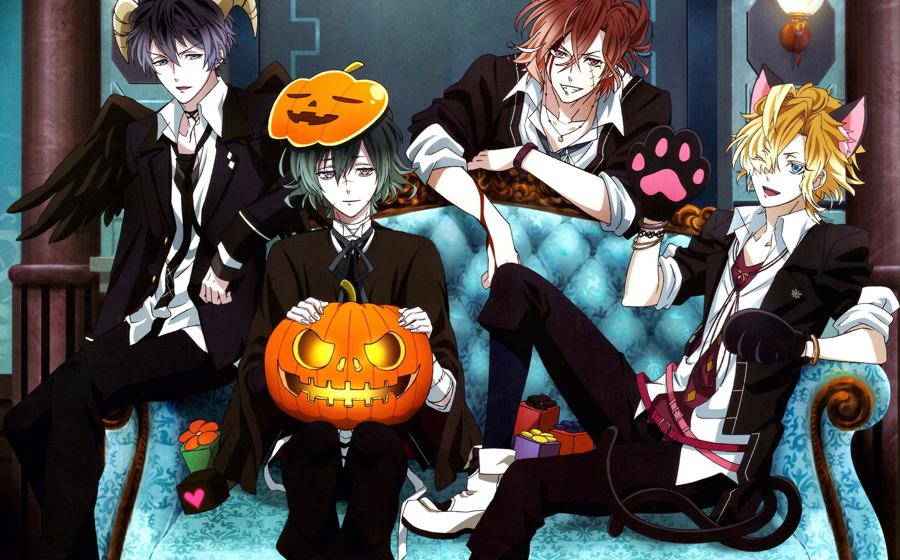 Diabolik Lovers 桌布 壁紙 — 四個穿著正裝的動漫男孩，在藍色沙發上與南瓜和貓耳一起擺姿勢，營造萬聖節主題場景。